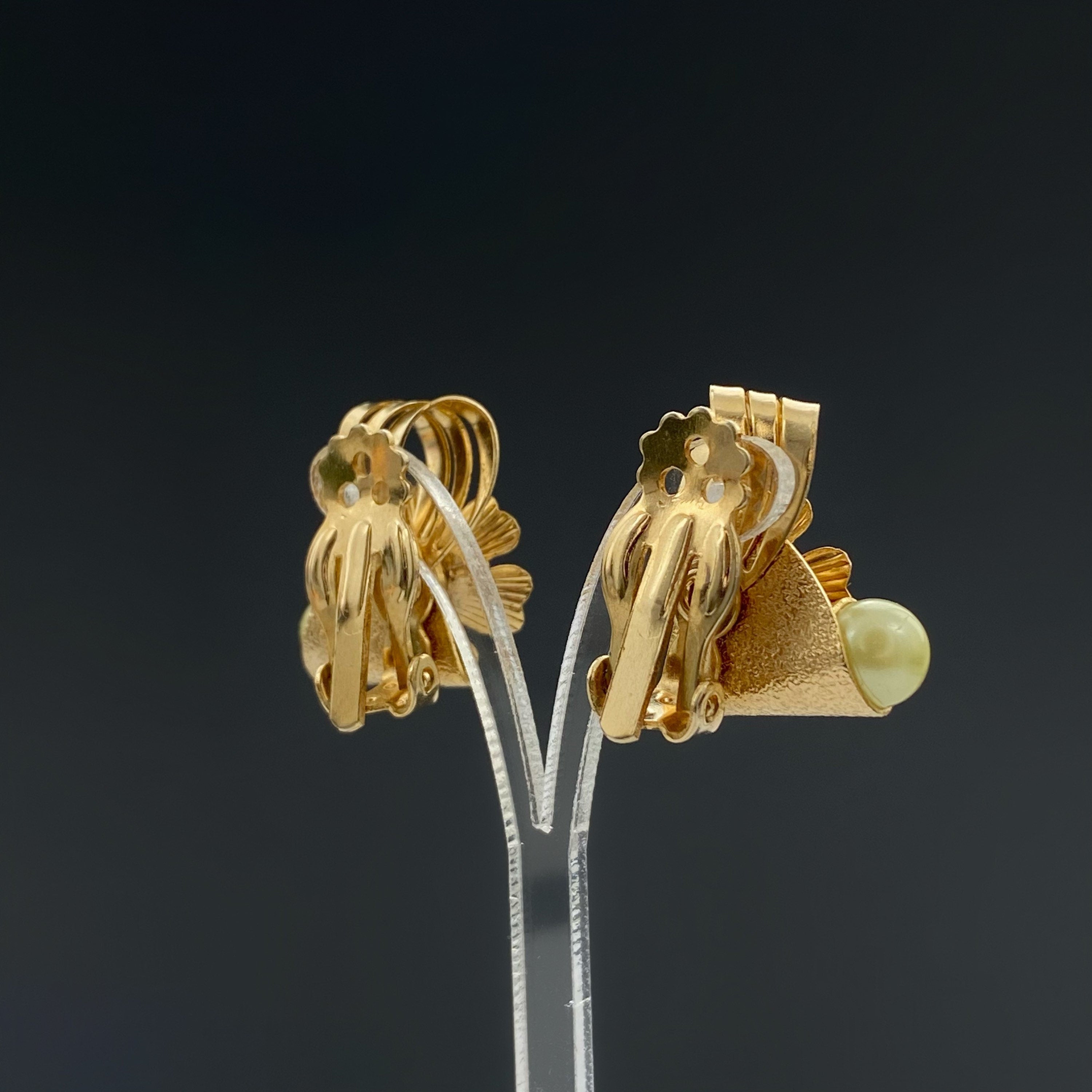 Vintage gold-tone and rhinestone & faux pearl flower clip-on earrings