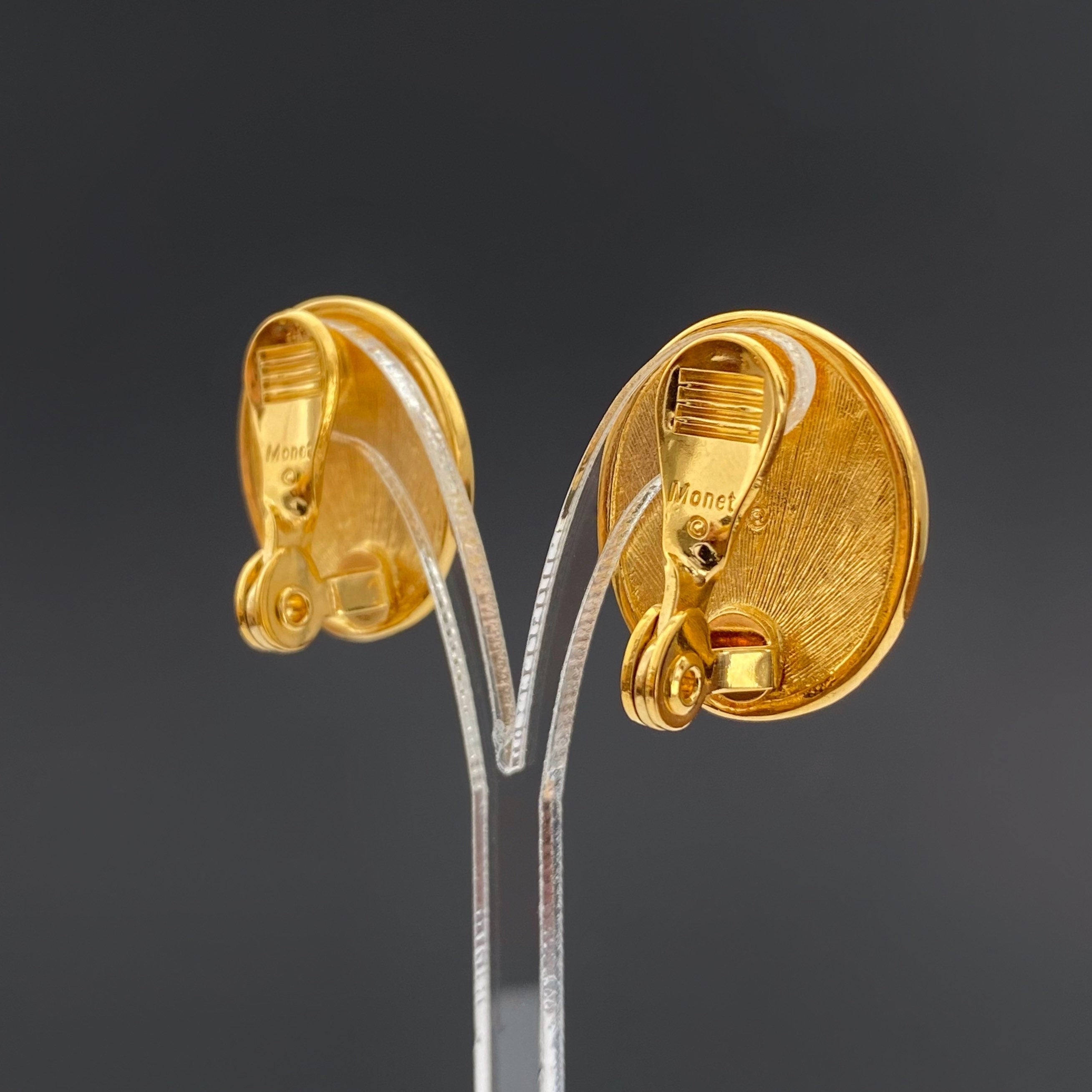 Vintage MONET Clip On Earrings: Gold Tone Beige Swirl Enamel
