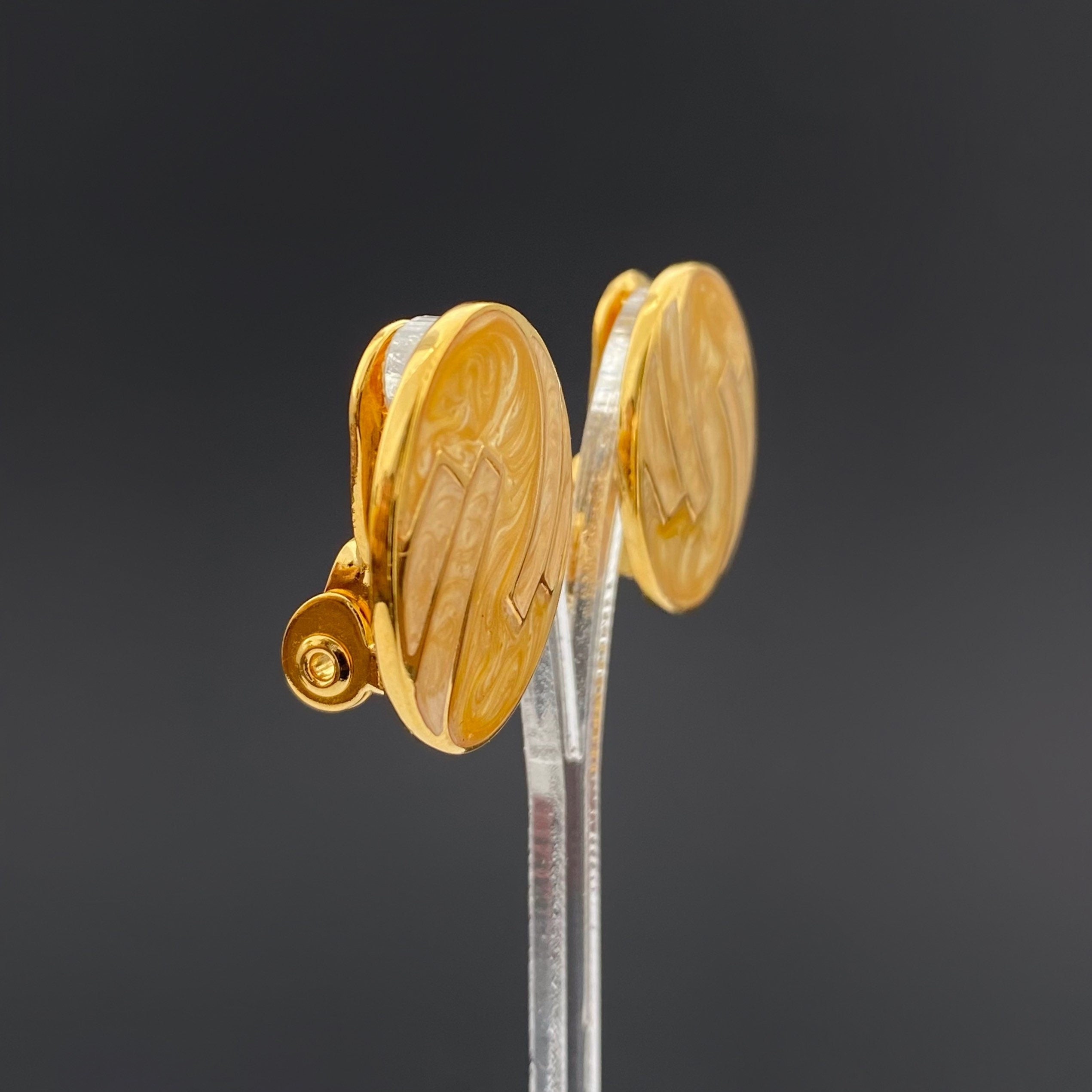 Vintage MONET Clip On Earrings: Gold Tone Beige Swirl Enamel