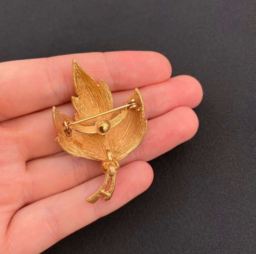 Vintage JJ gold tone leaf brooch