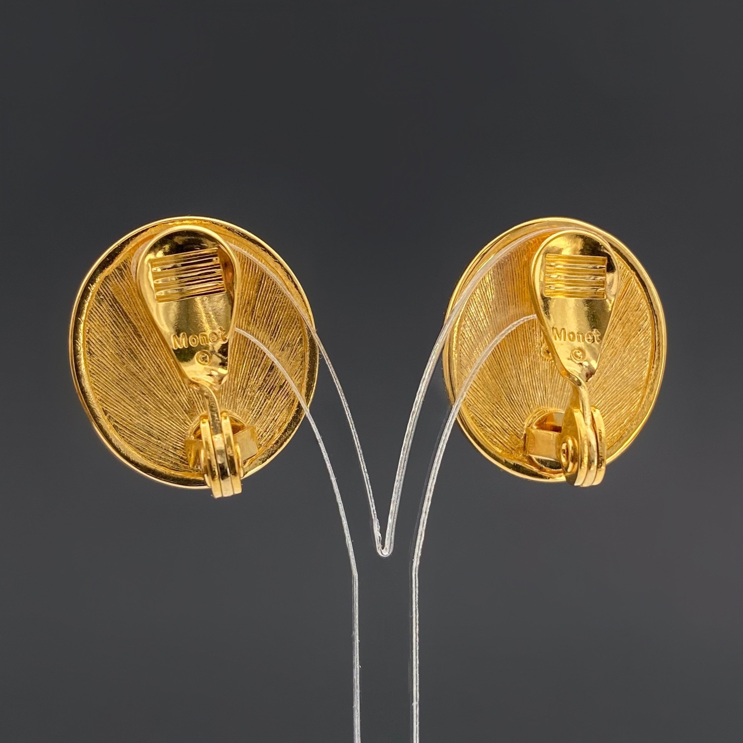 Vintage MONET Clip On Earrings: Gold Tone Beige Swirl Enamel