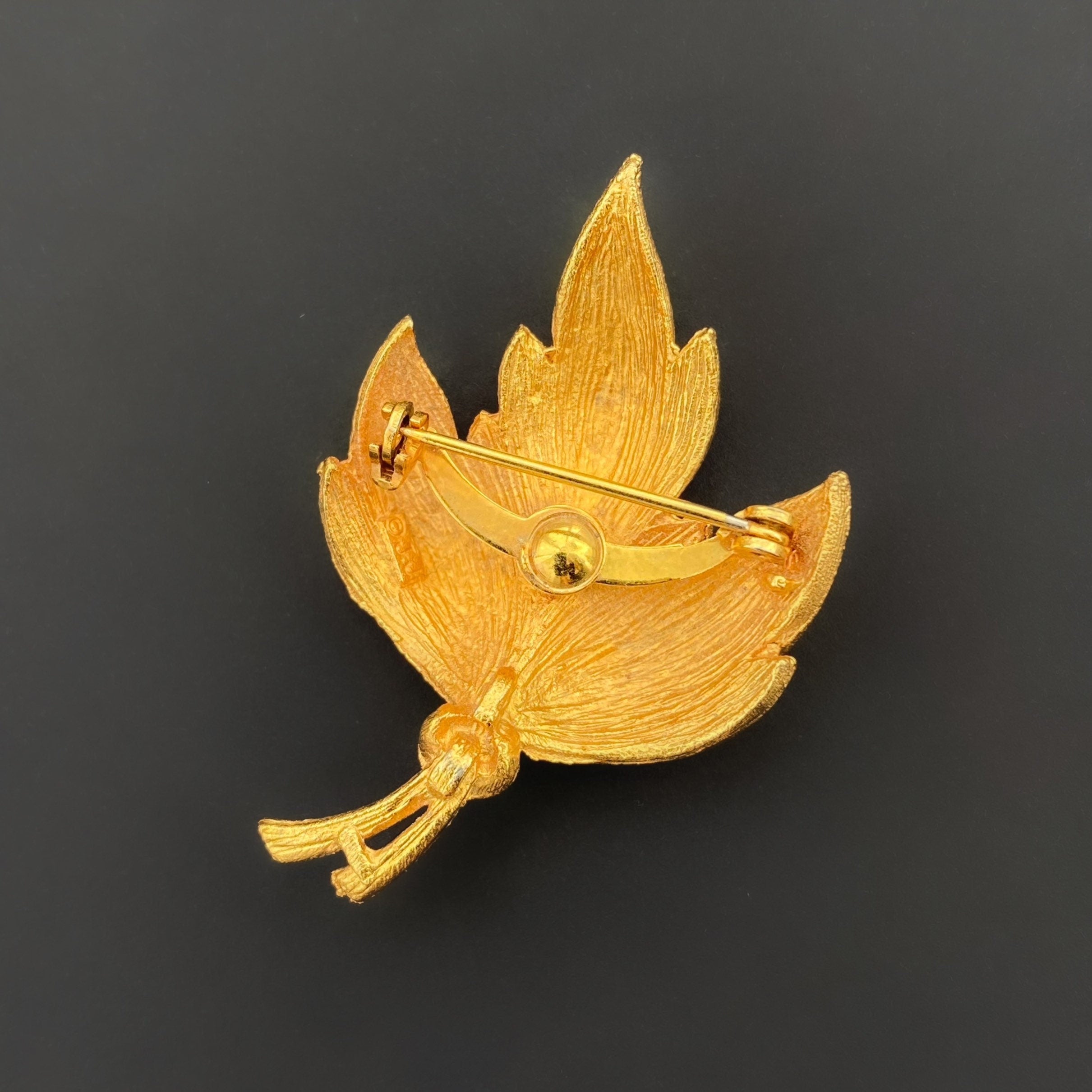Vintage JJ gold tone leaf brooch