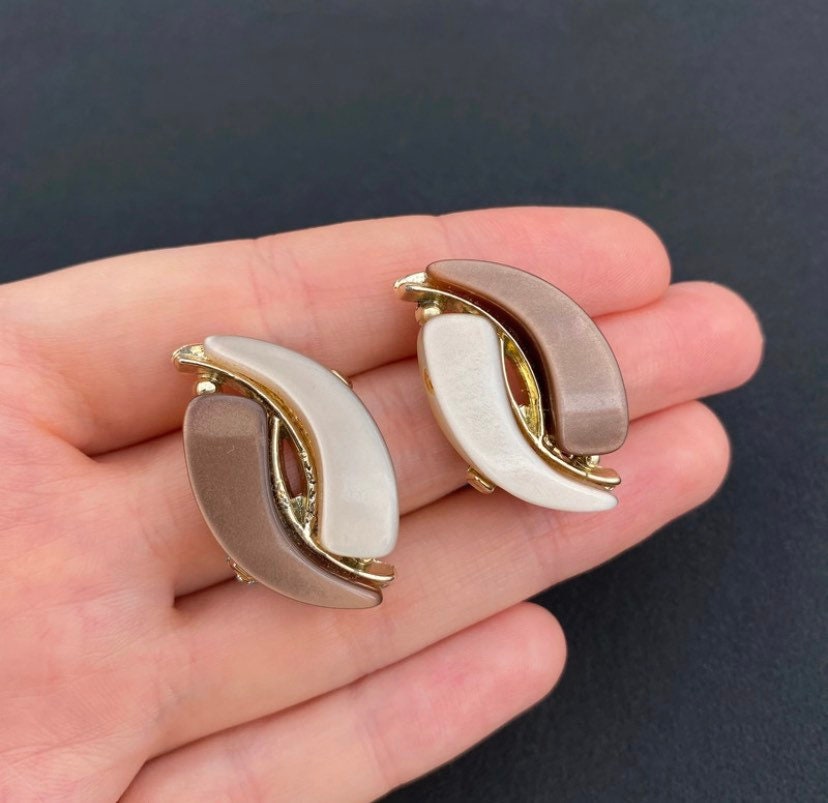 Vintage Lucite Clip On Earrings: Beige & Brown Costume Jewelry