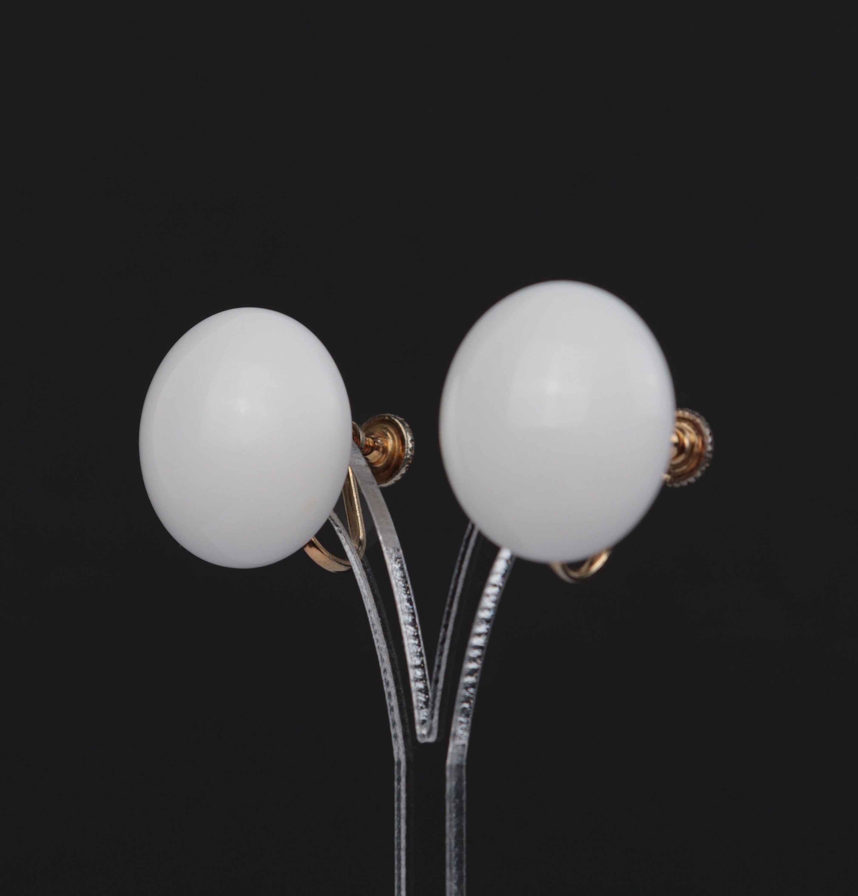 Vintage white plastic circle screw back earrings