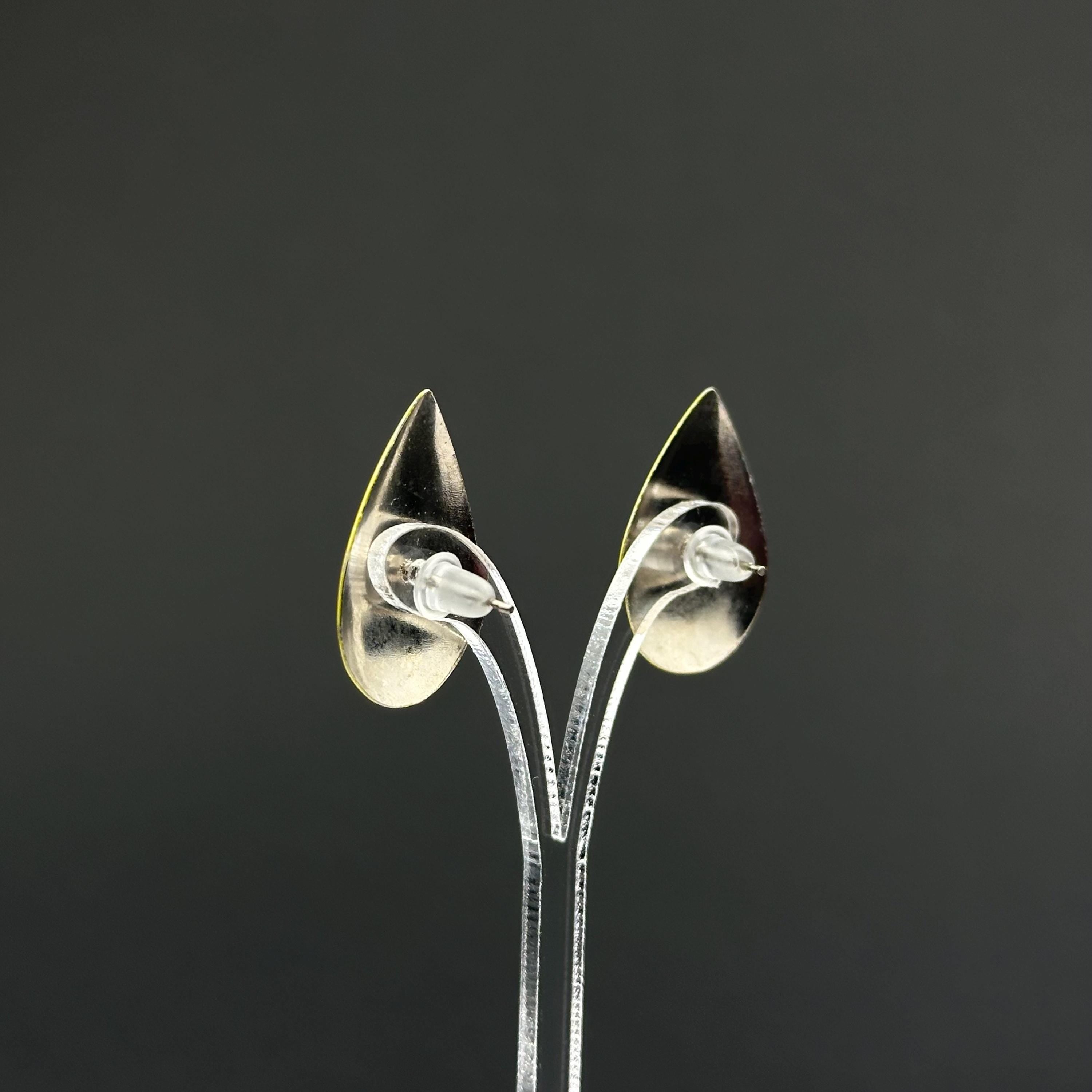 Vintage yellow emanel teardrop earrings