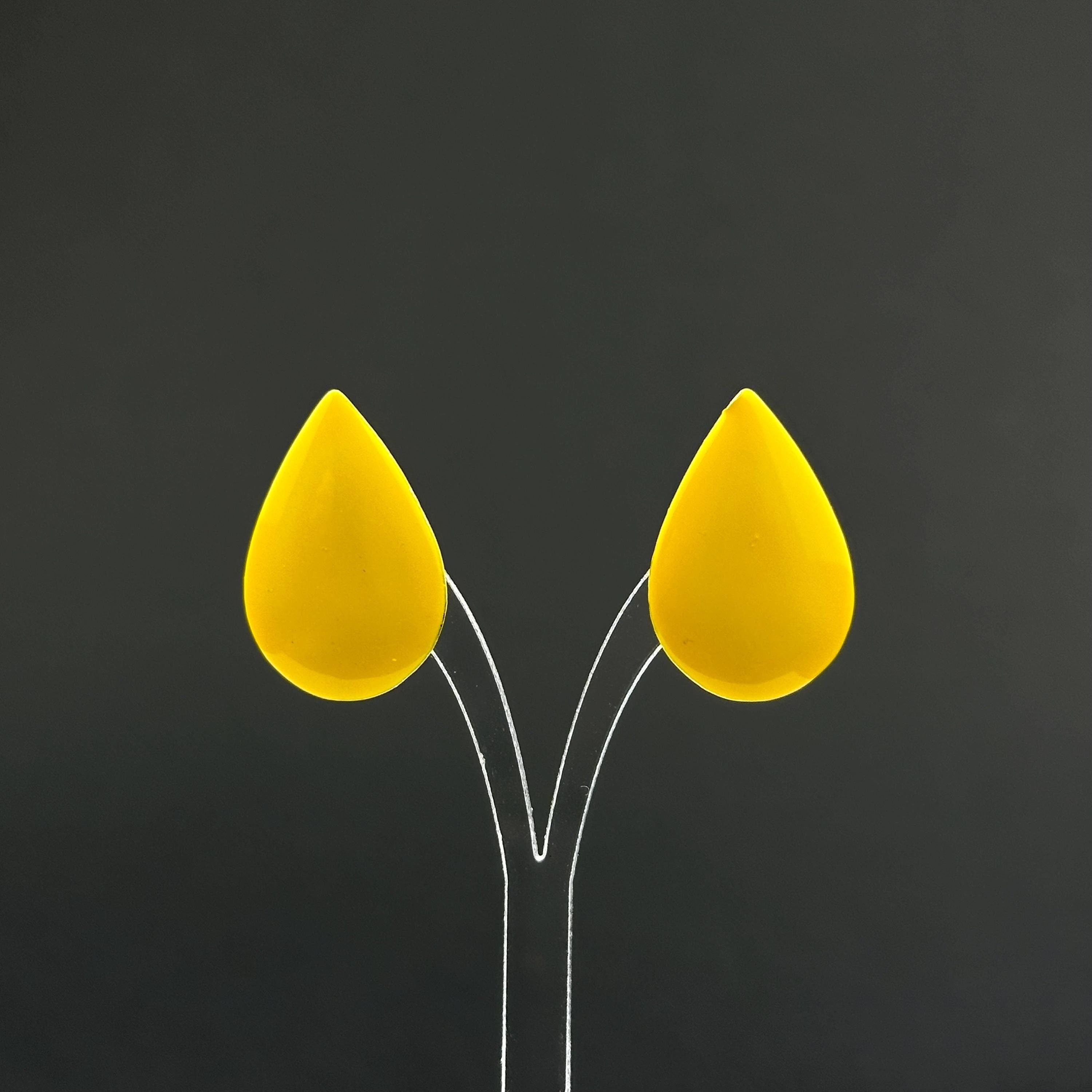 Vintage yellow emanel teardrop earrings