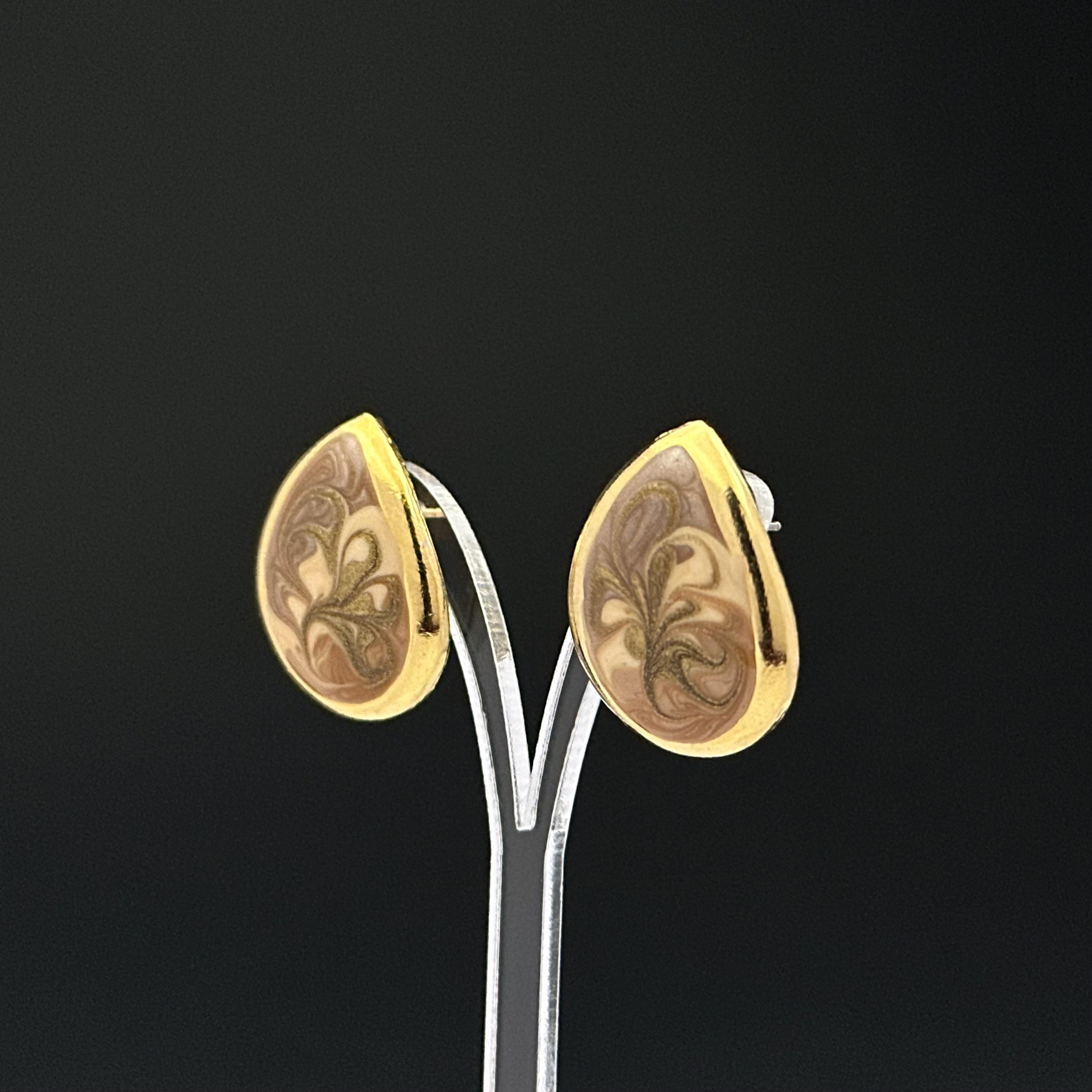 Vintage gold tone and beige swirl enamel teardrop earrings