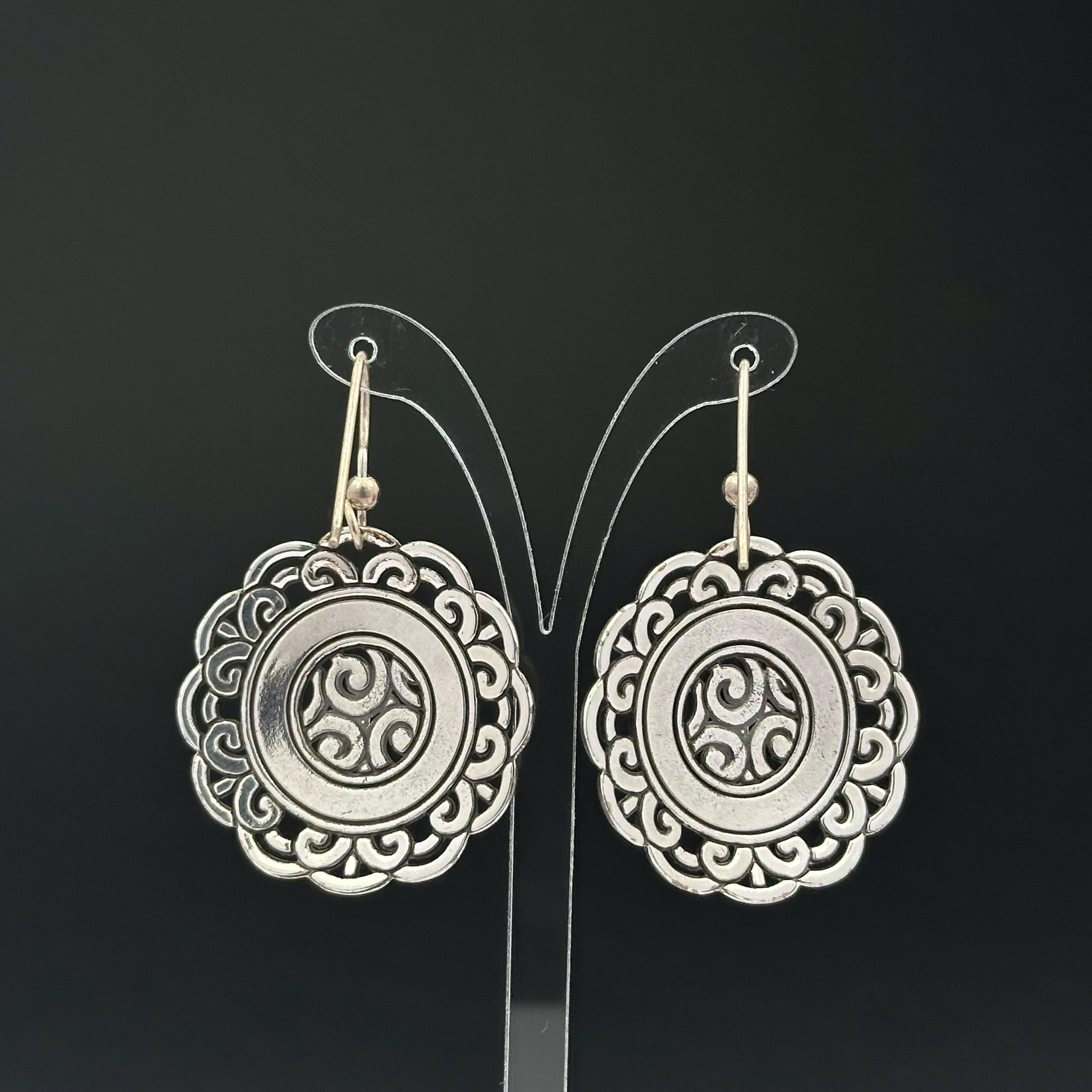 Vintage silver tone filigree dangle earrings