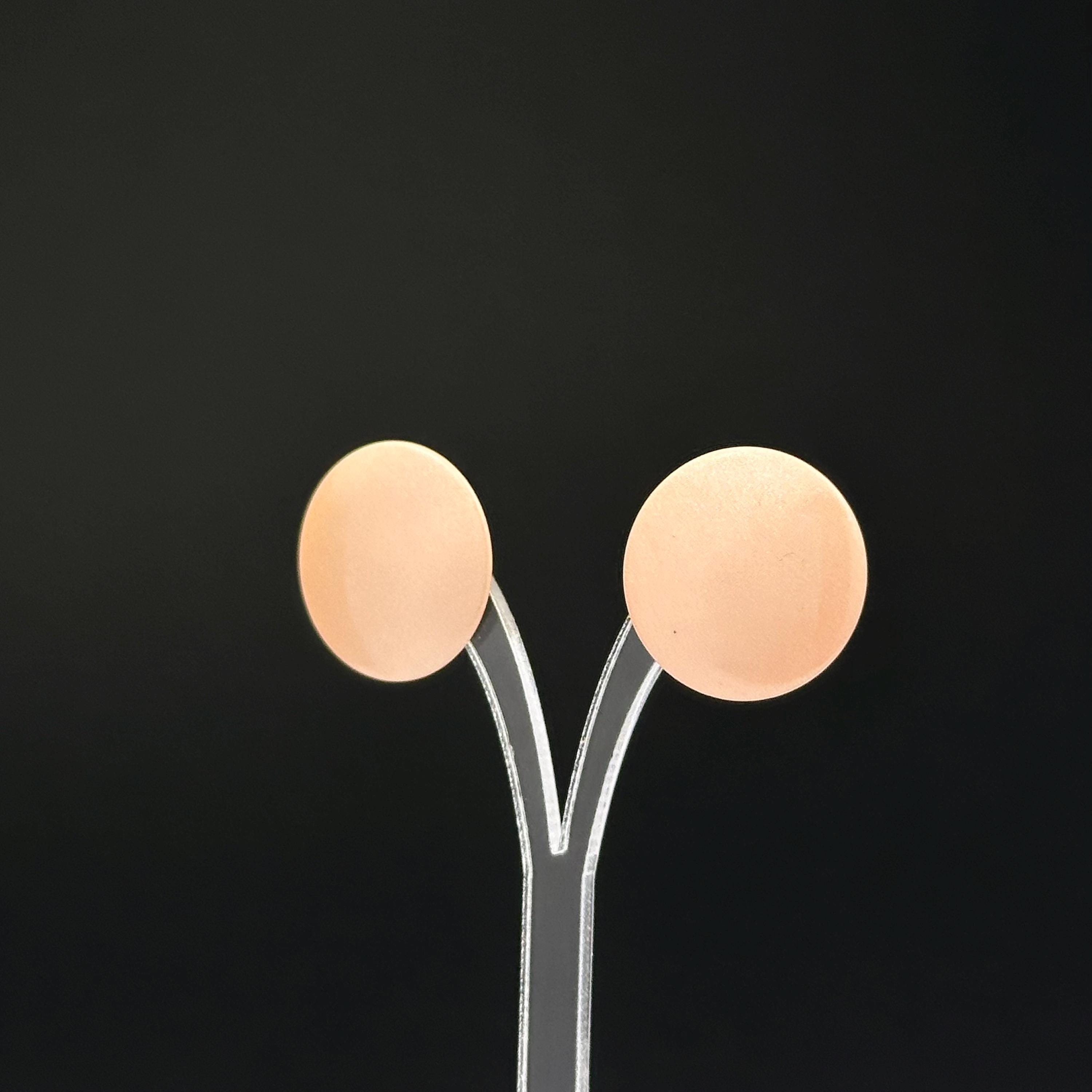 Vintage beige enamel round enamel earrings
