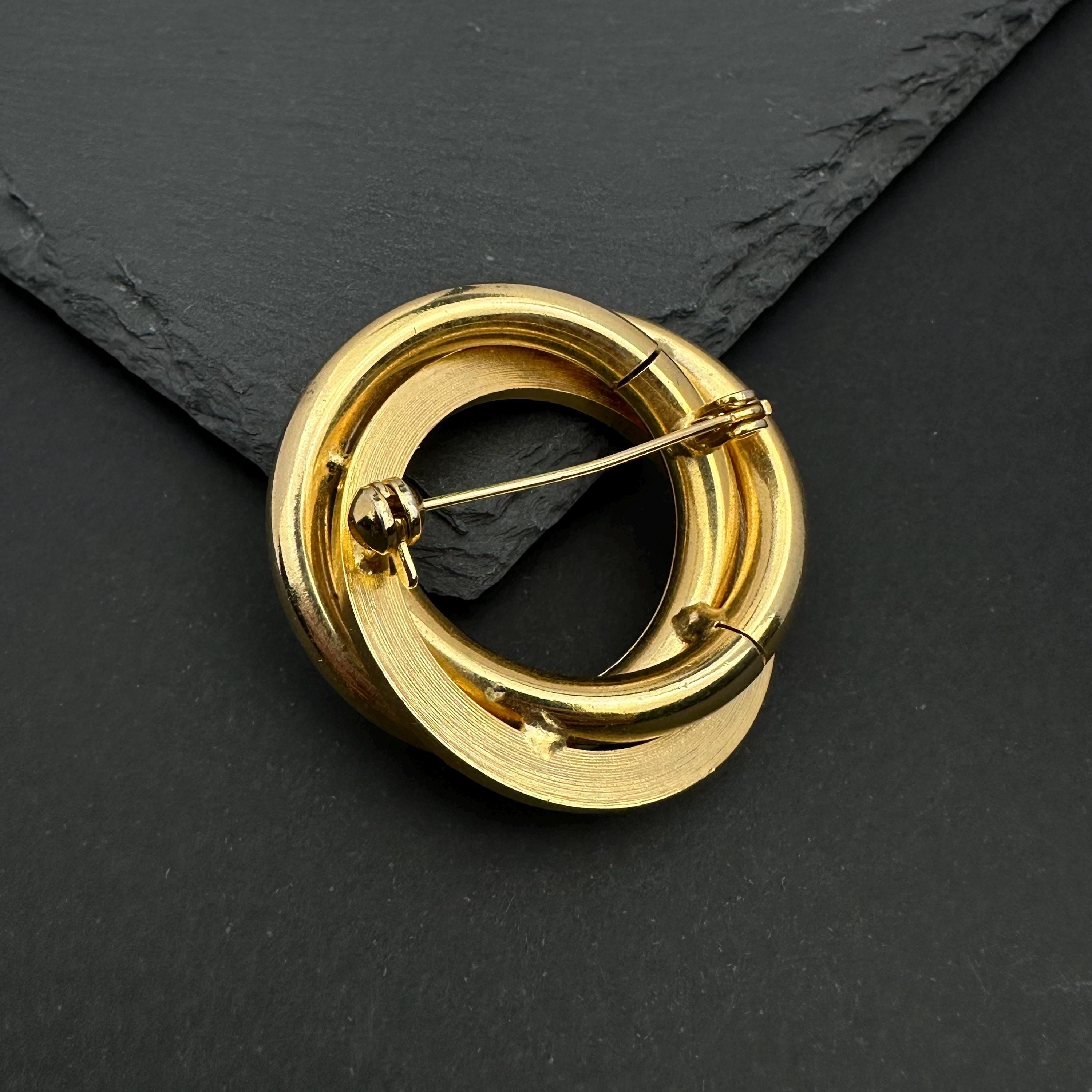 Vintage gold tone crystal interlocking circle brooch
