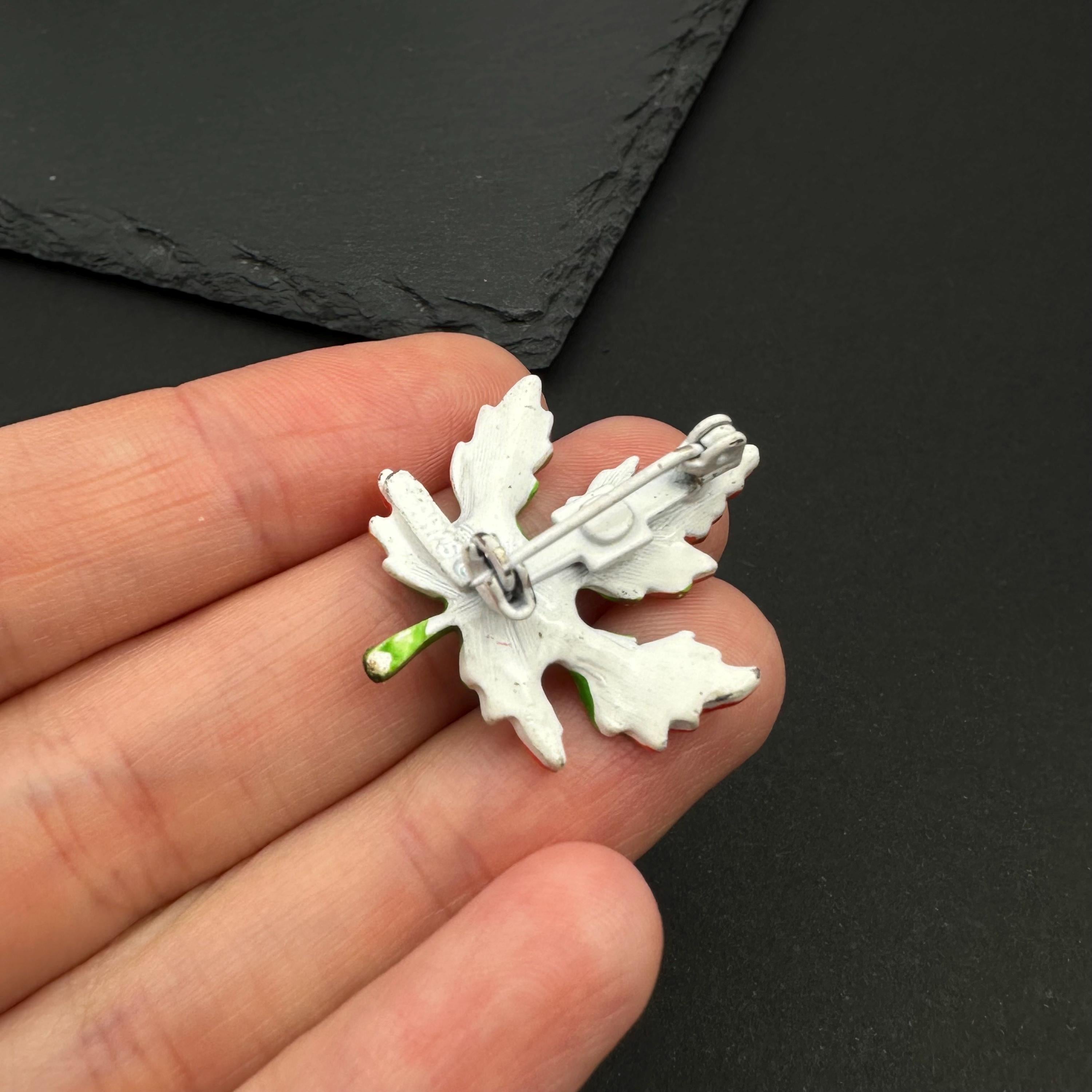 Vintage Gerry's enamel leaf brooch