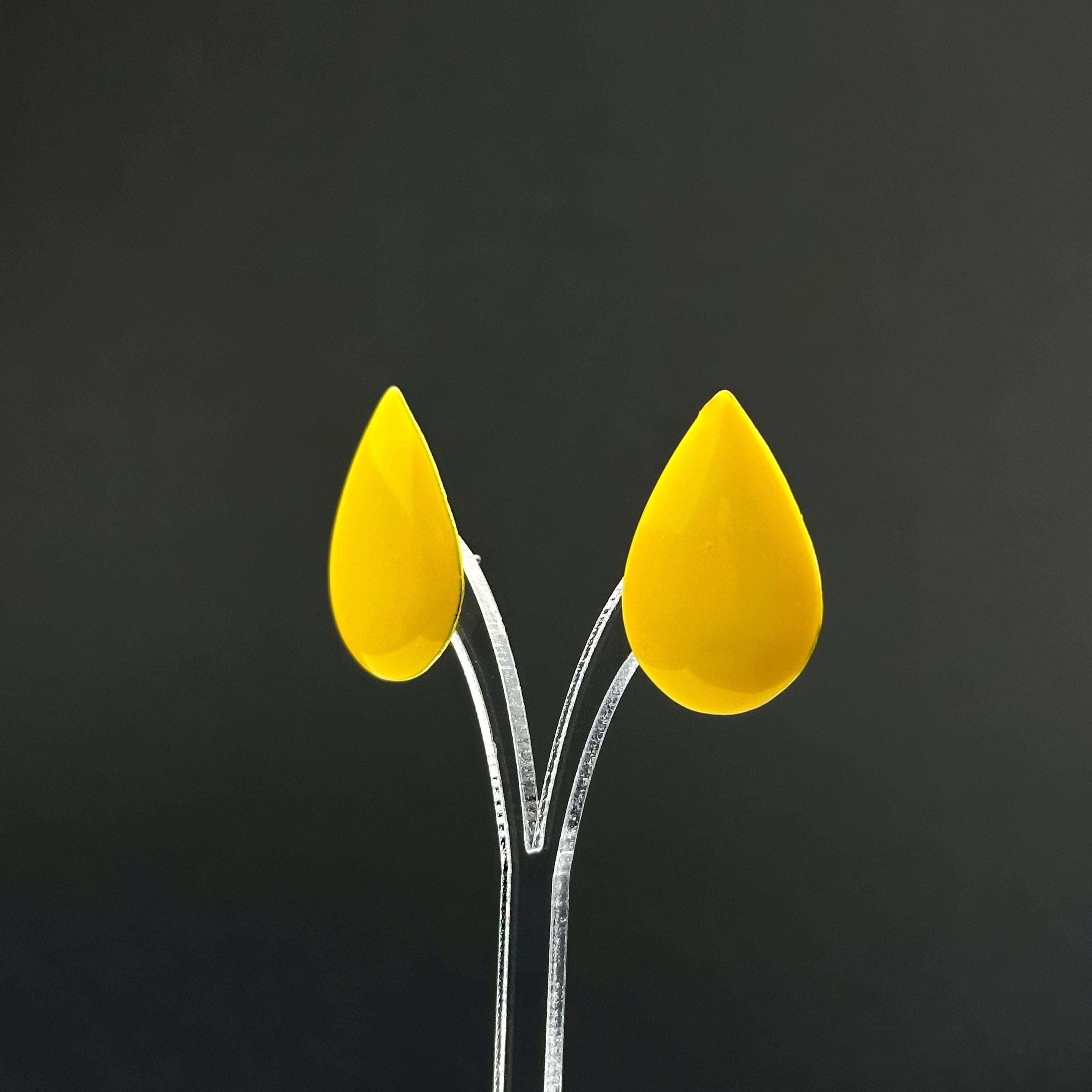 Vintage yellow emanel teardrop earrings