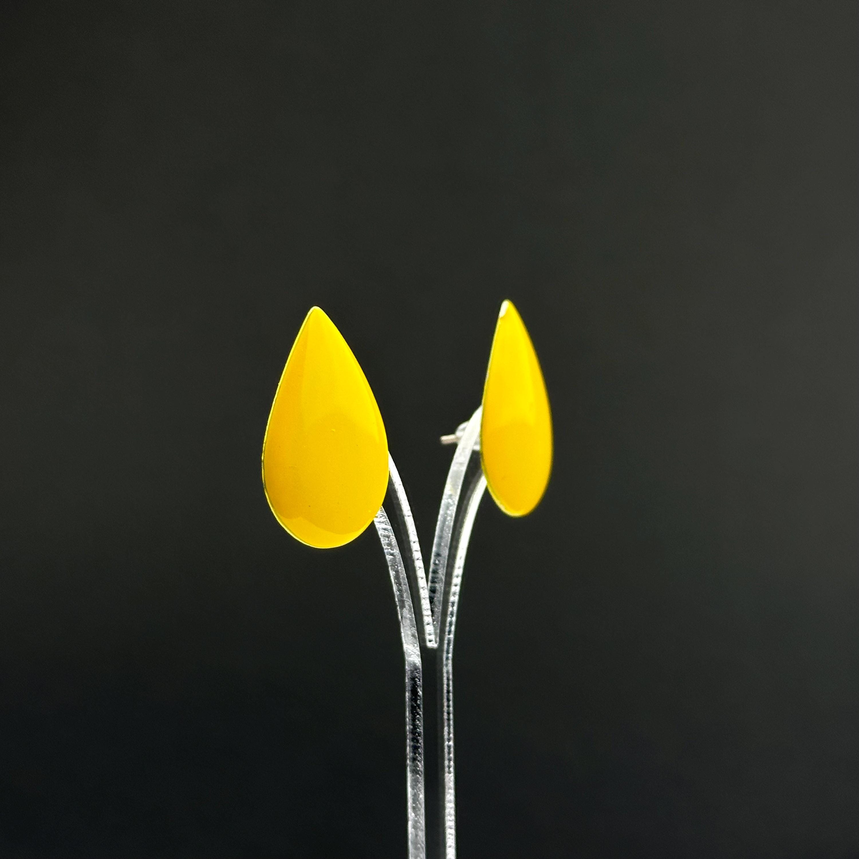 Vintage yellow emanel teardrop earrings