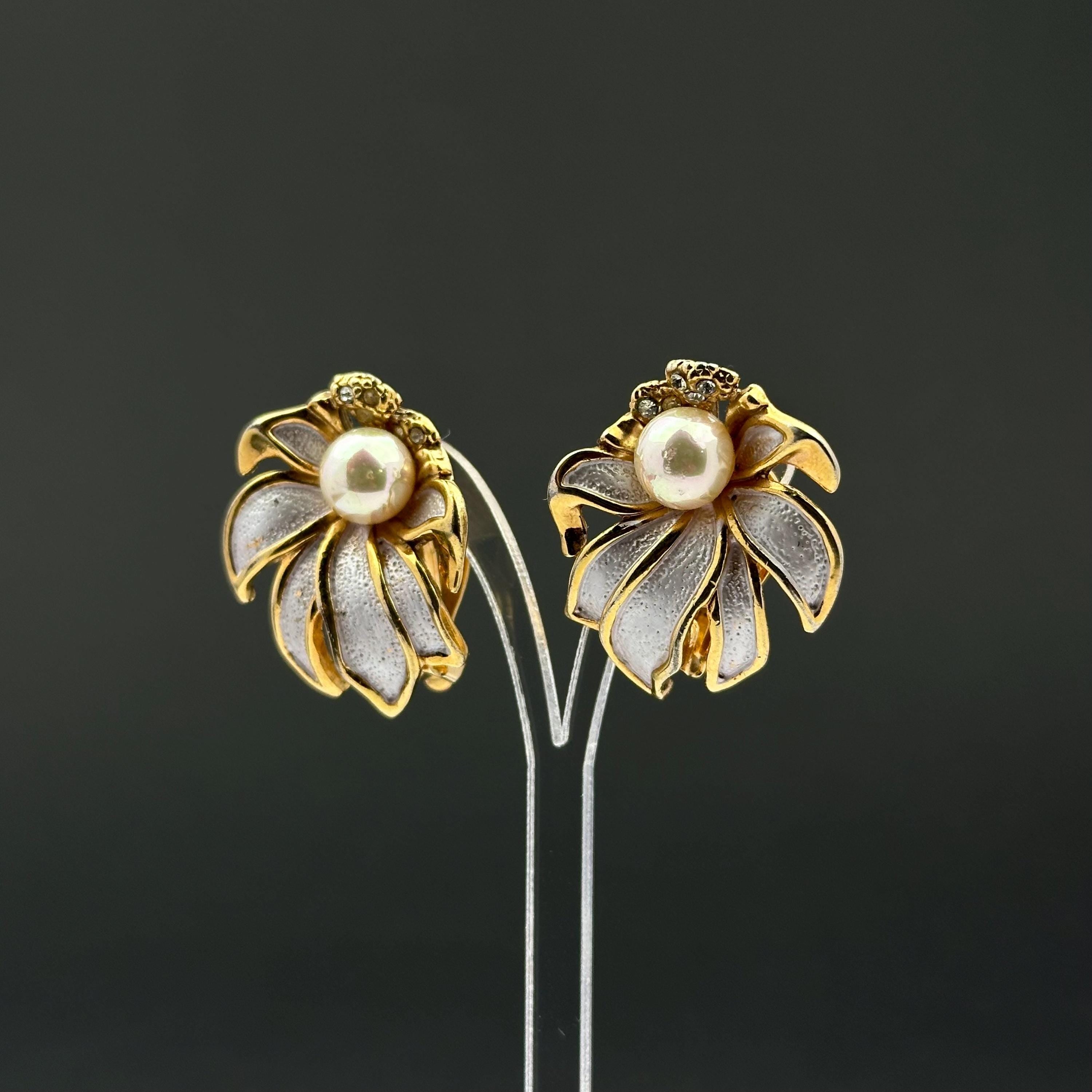 Vintage Dolphin Ore cold-tone and faux pearl flower clip-on earrings