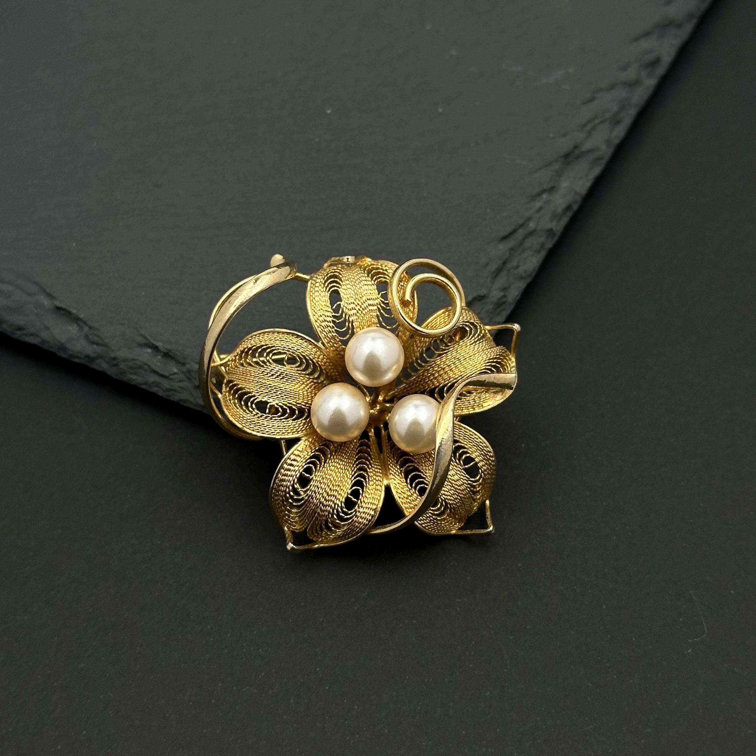 Vintage gold tone and pearl flower filigree brooch