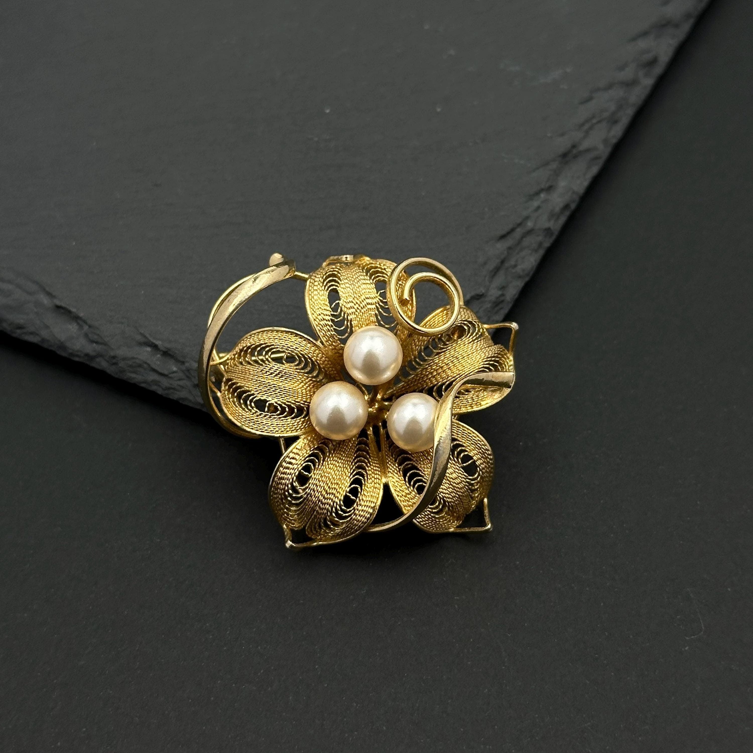 Vintage gold tone and pearl flower filigree brooch
