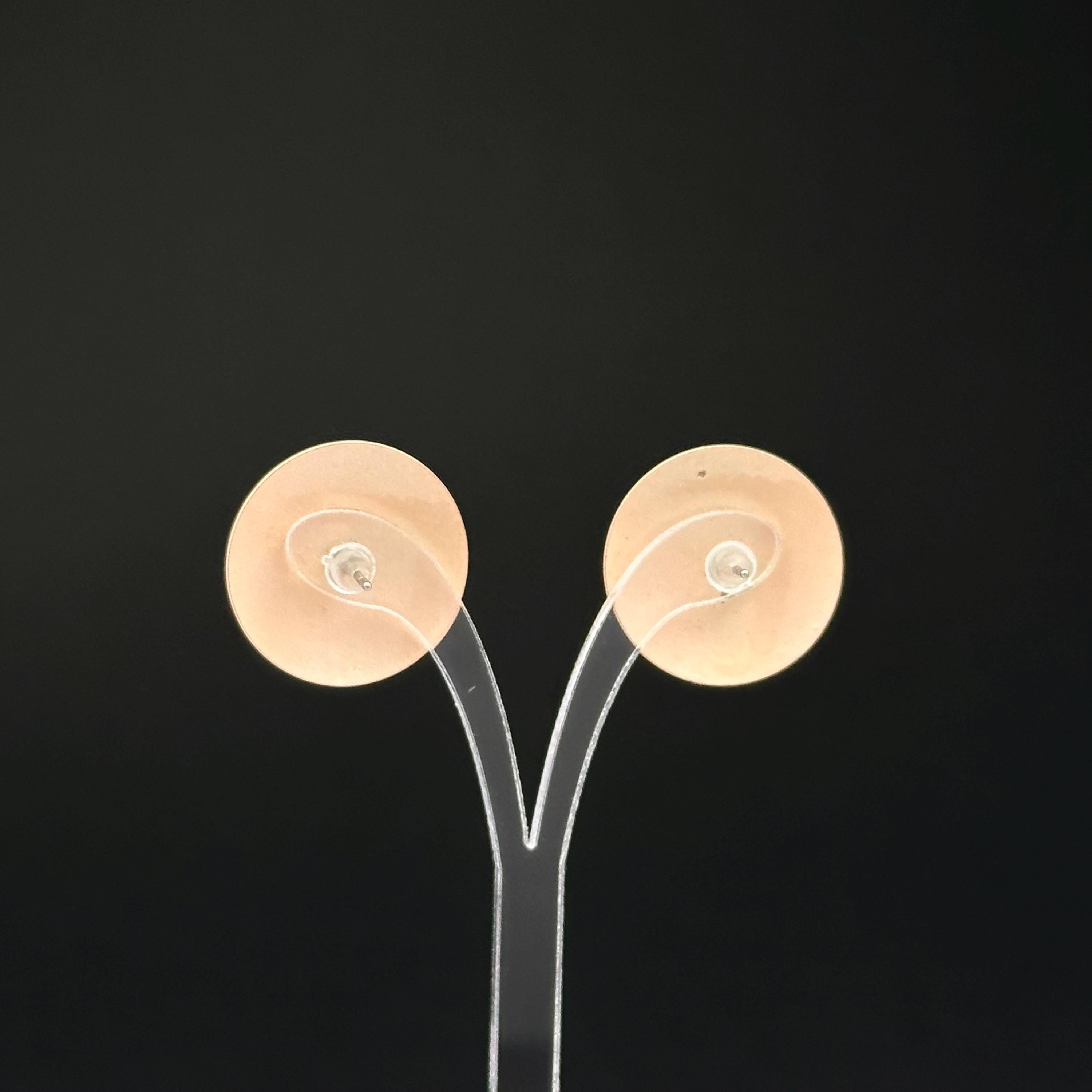 Vintage beige enamel round enamel earrings