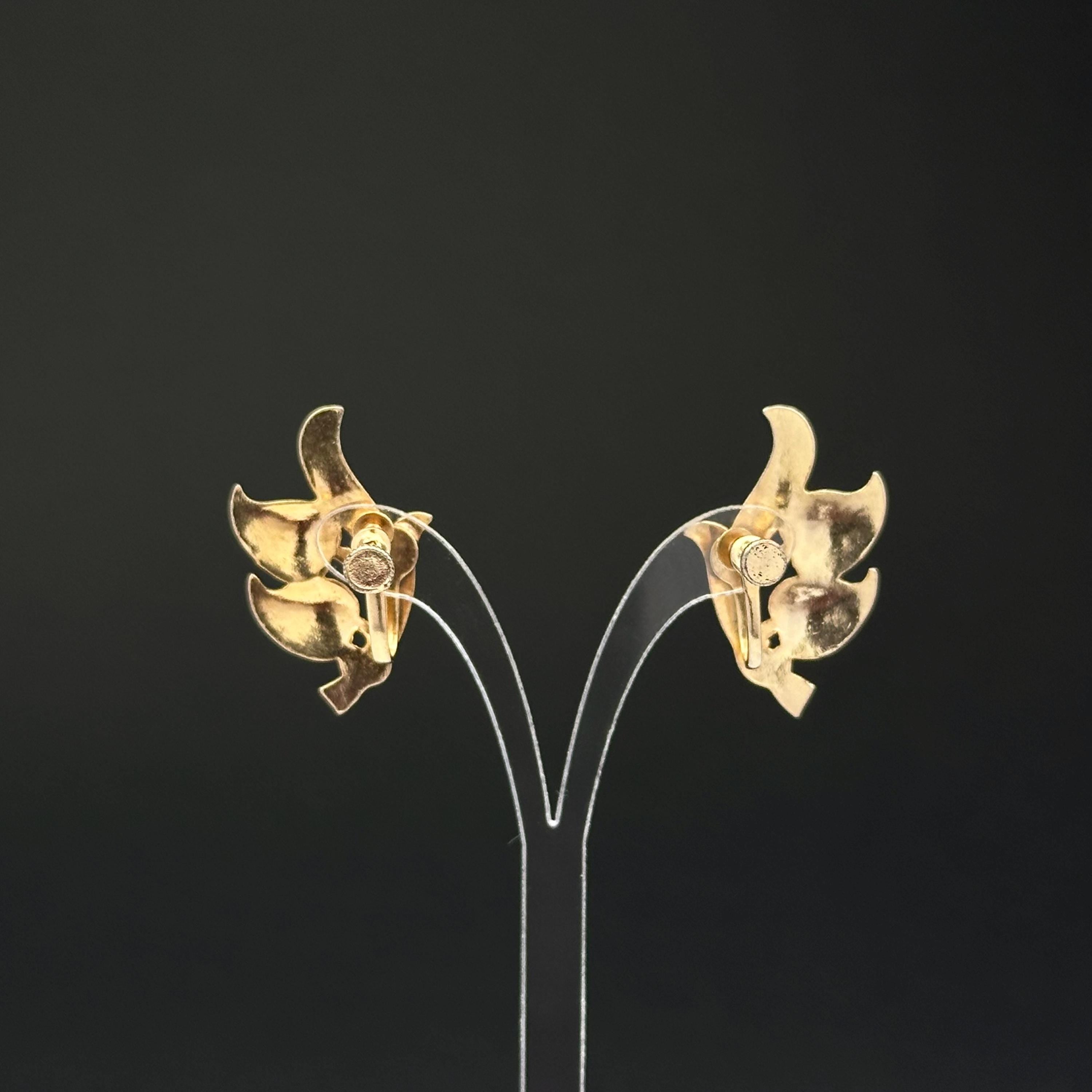 Vintage gold-tone leaf and clear rhinestones screw back earrings
