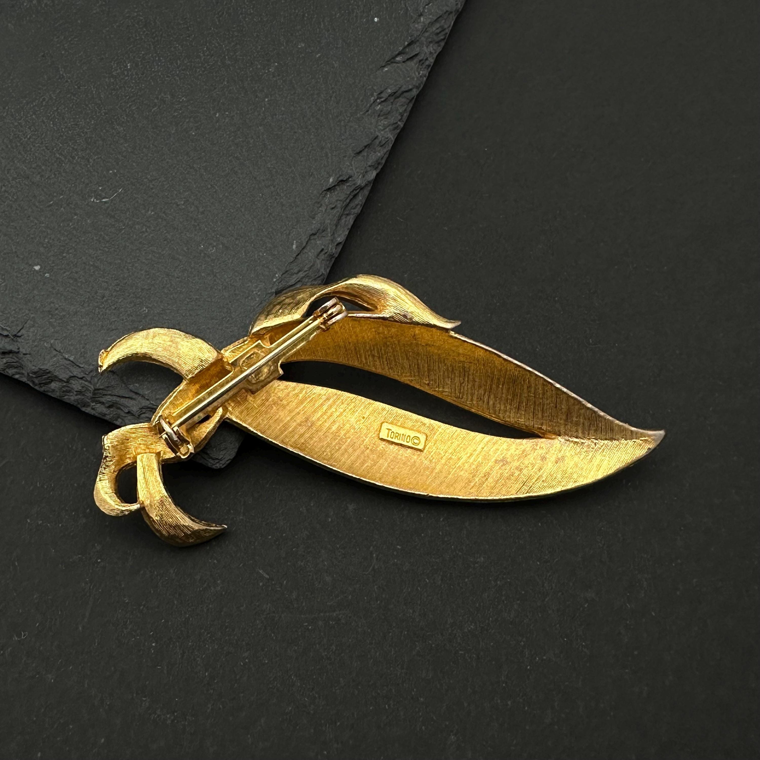Vintage Torino gold tone leaf brooch