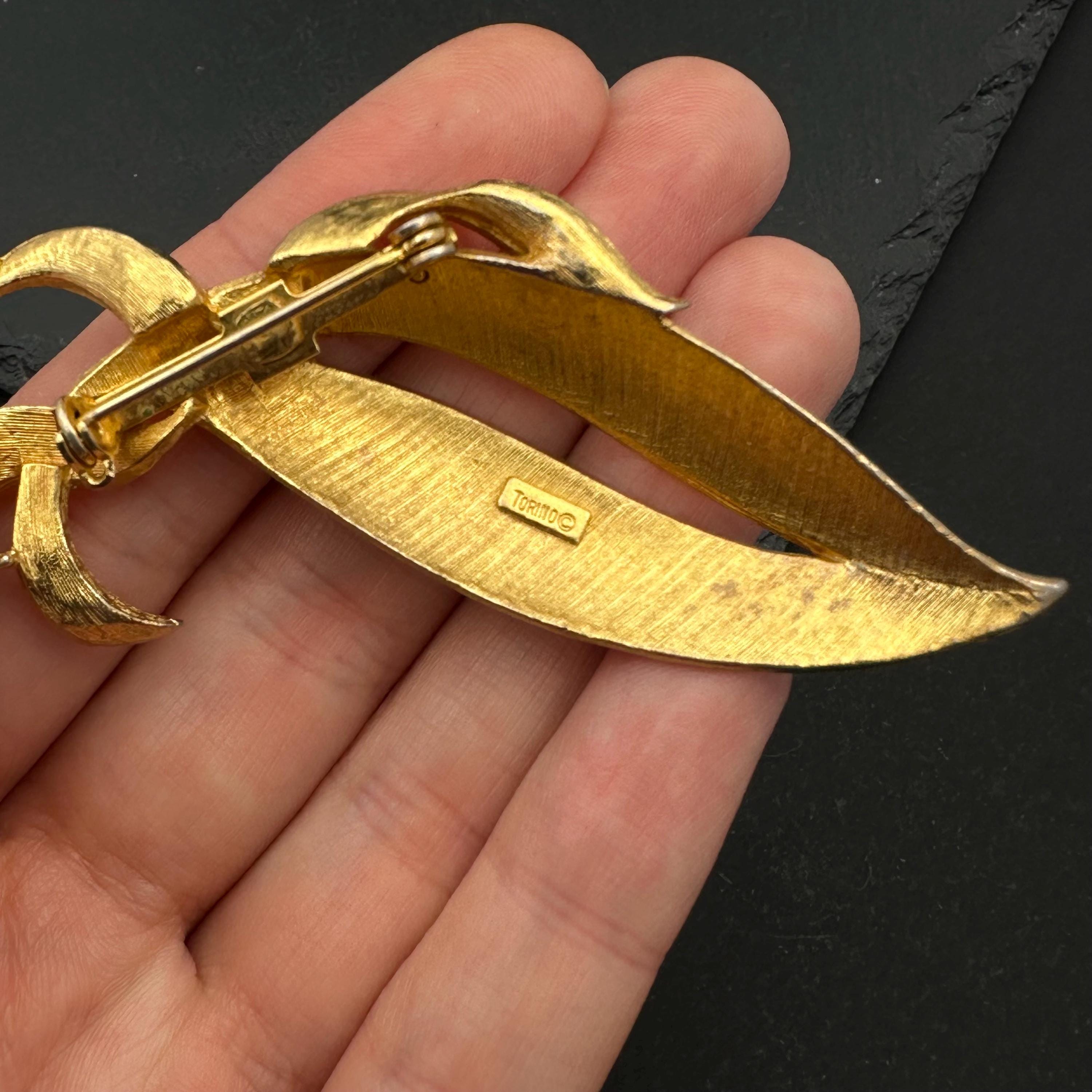 Vintage Torino gold tone leaf brooch