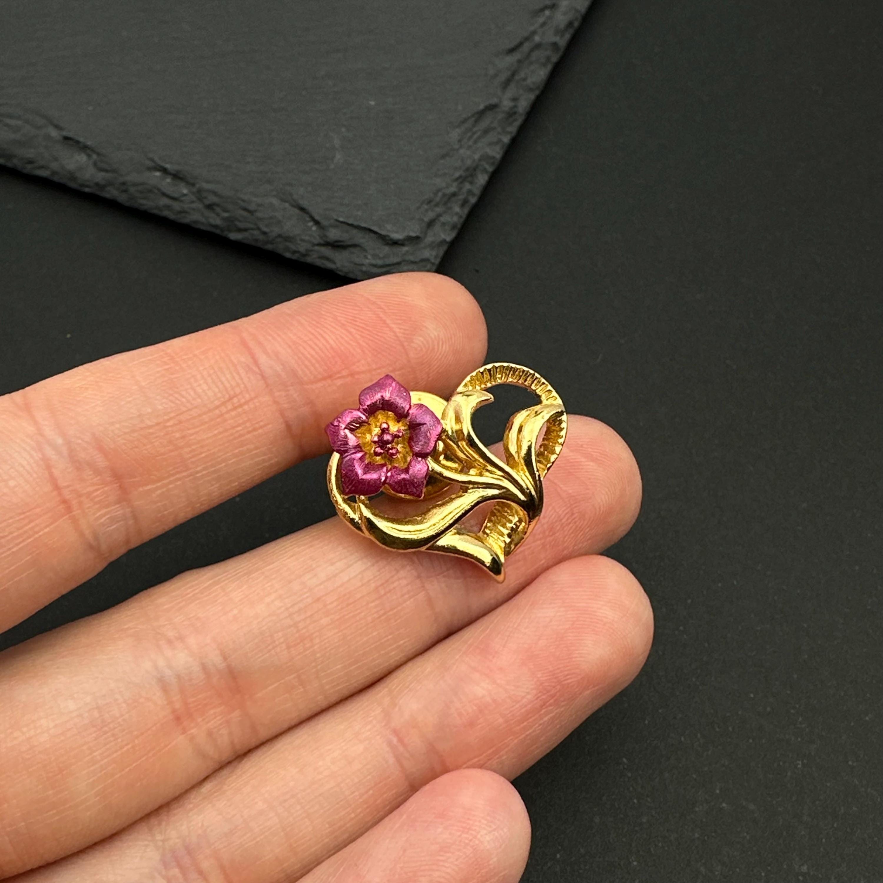 Vintage AVON gold tone heart and pink flower lapel pin