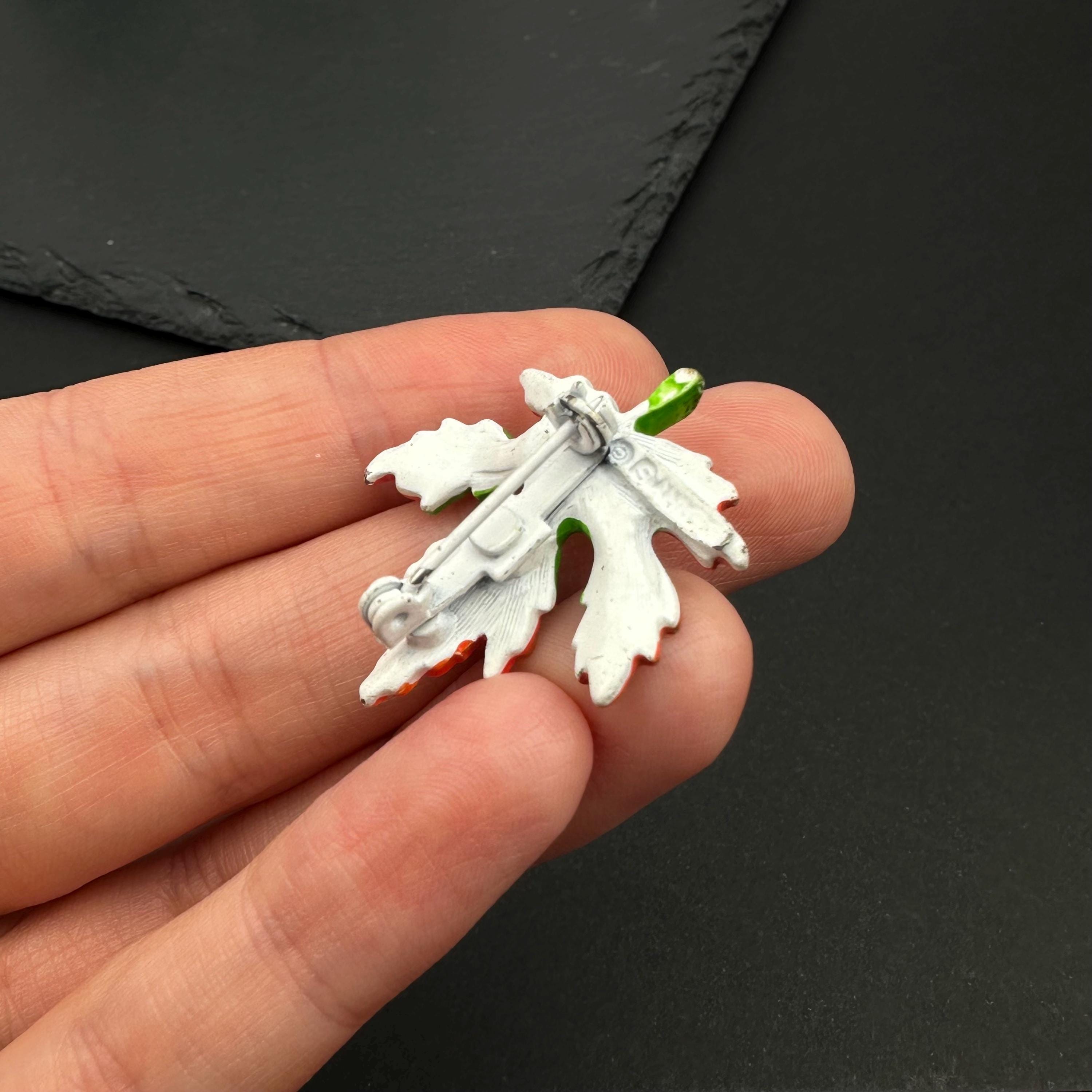 Vintage Gerry's enamel leaf brooch