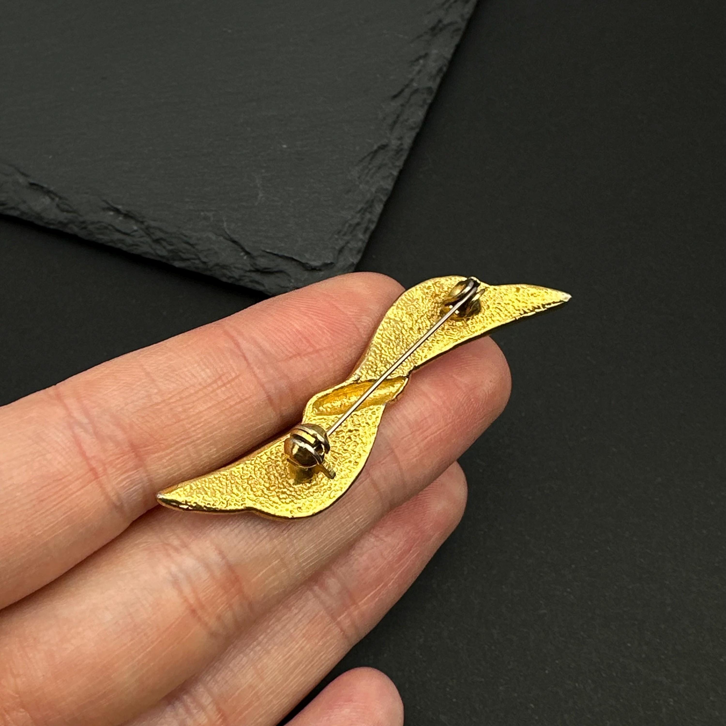 Vintage gold tone and navy enamel bow brooch