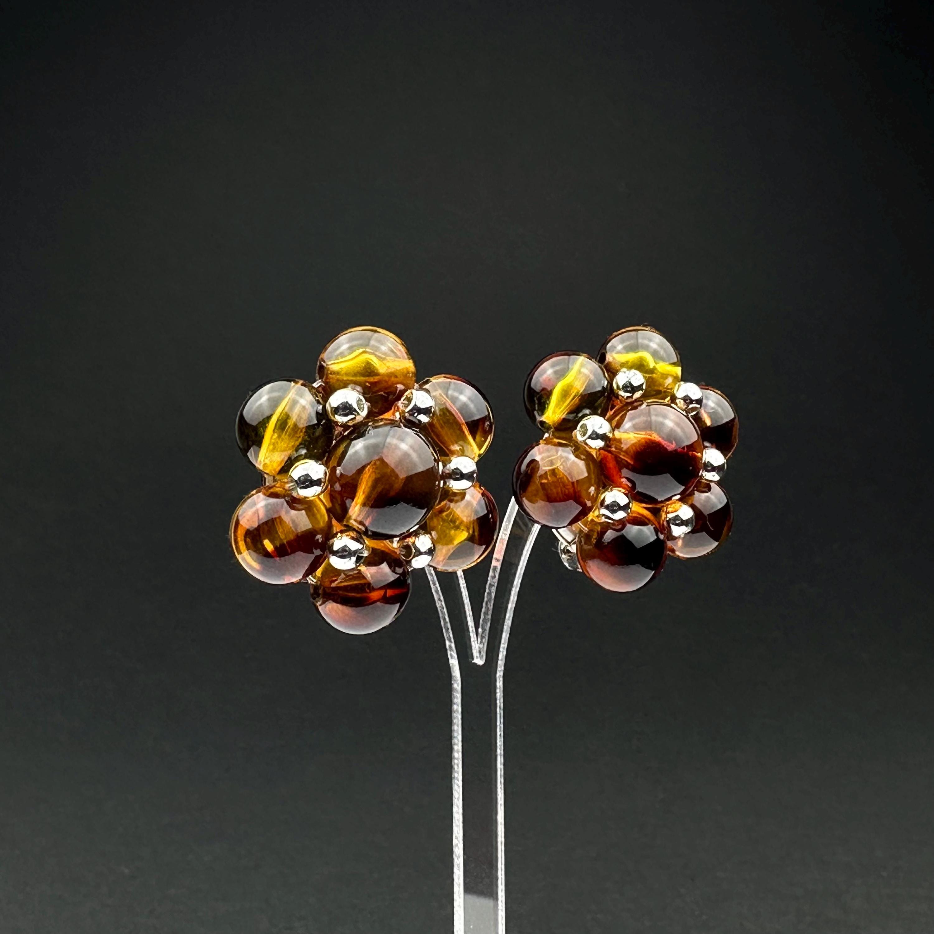 Vintage brown plastic beads clip-on earrings, Retro flower cluster earrings, 1960s statement jewelry