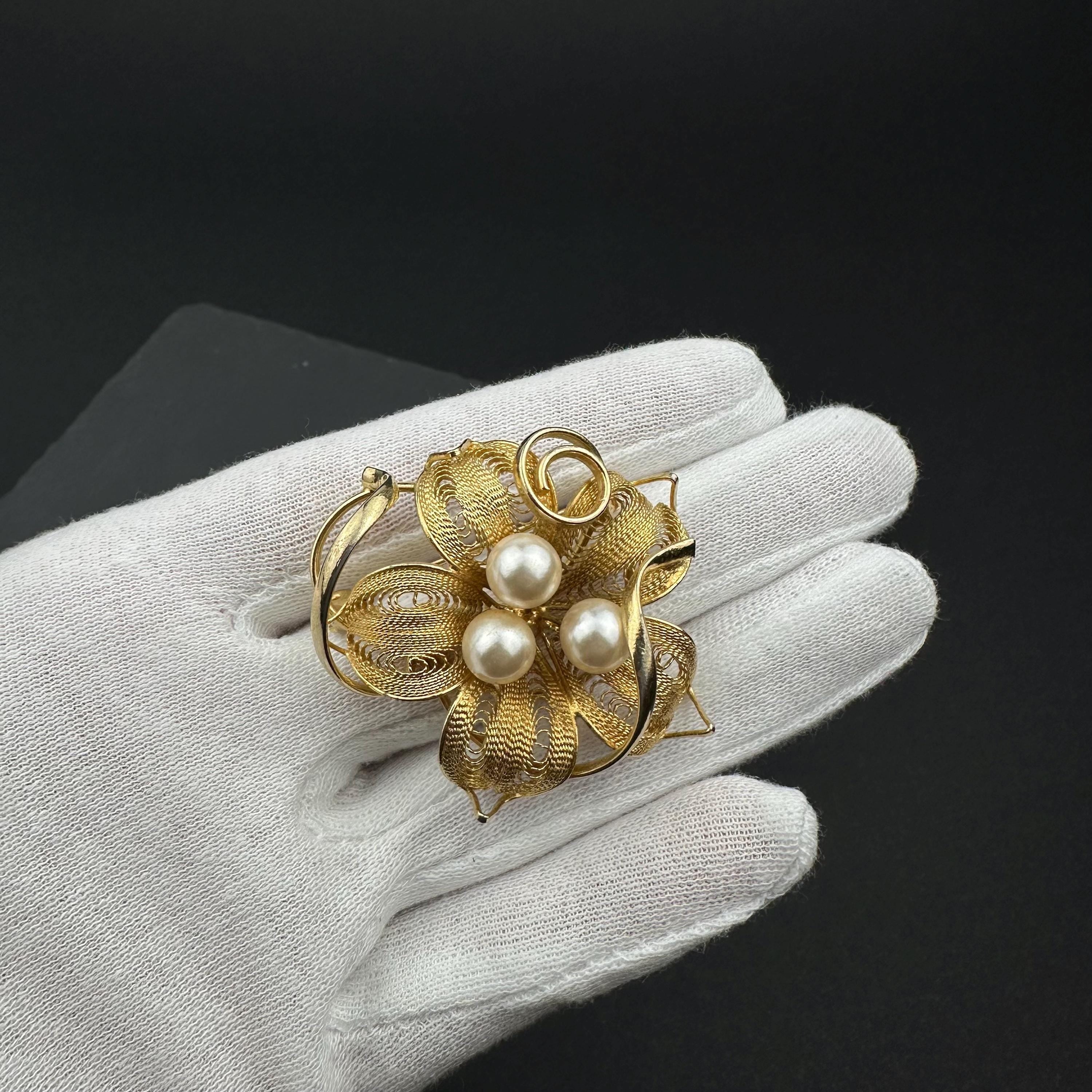 Vintage gold tone and pearl flower filigree brooch