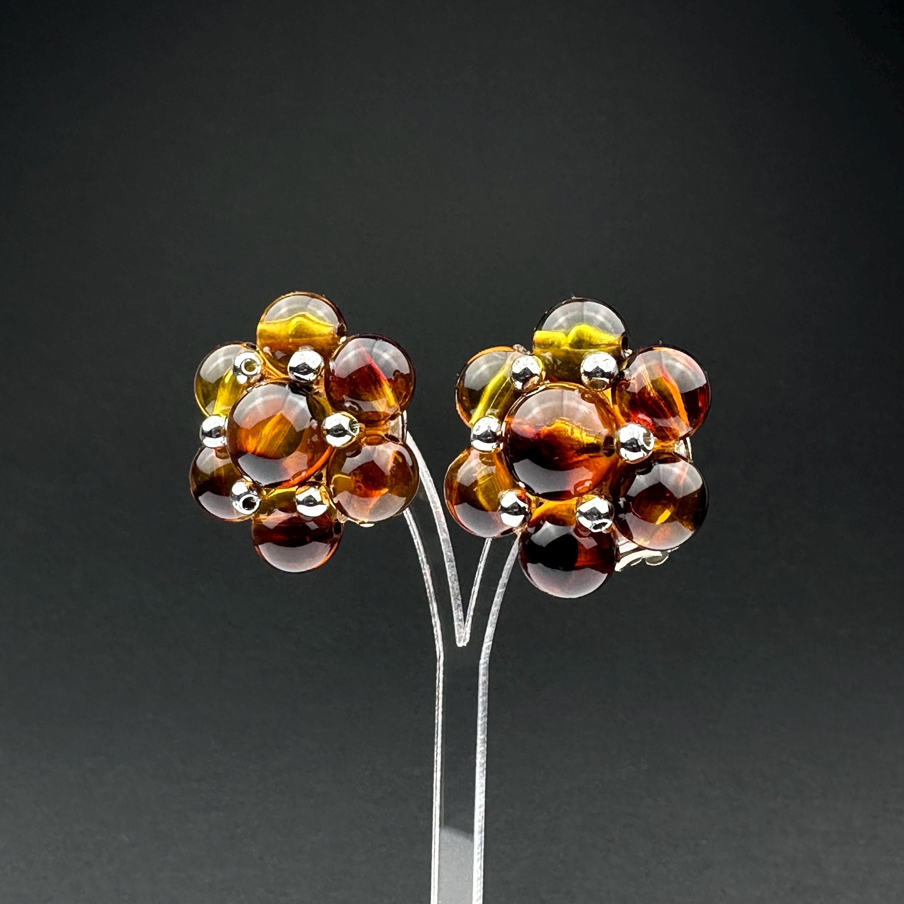 Vintage brown plastic beads clip-on earrings, Retro flower cluster earrings, 1960s statement jewelry