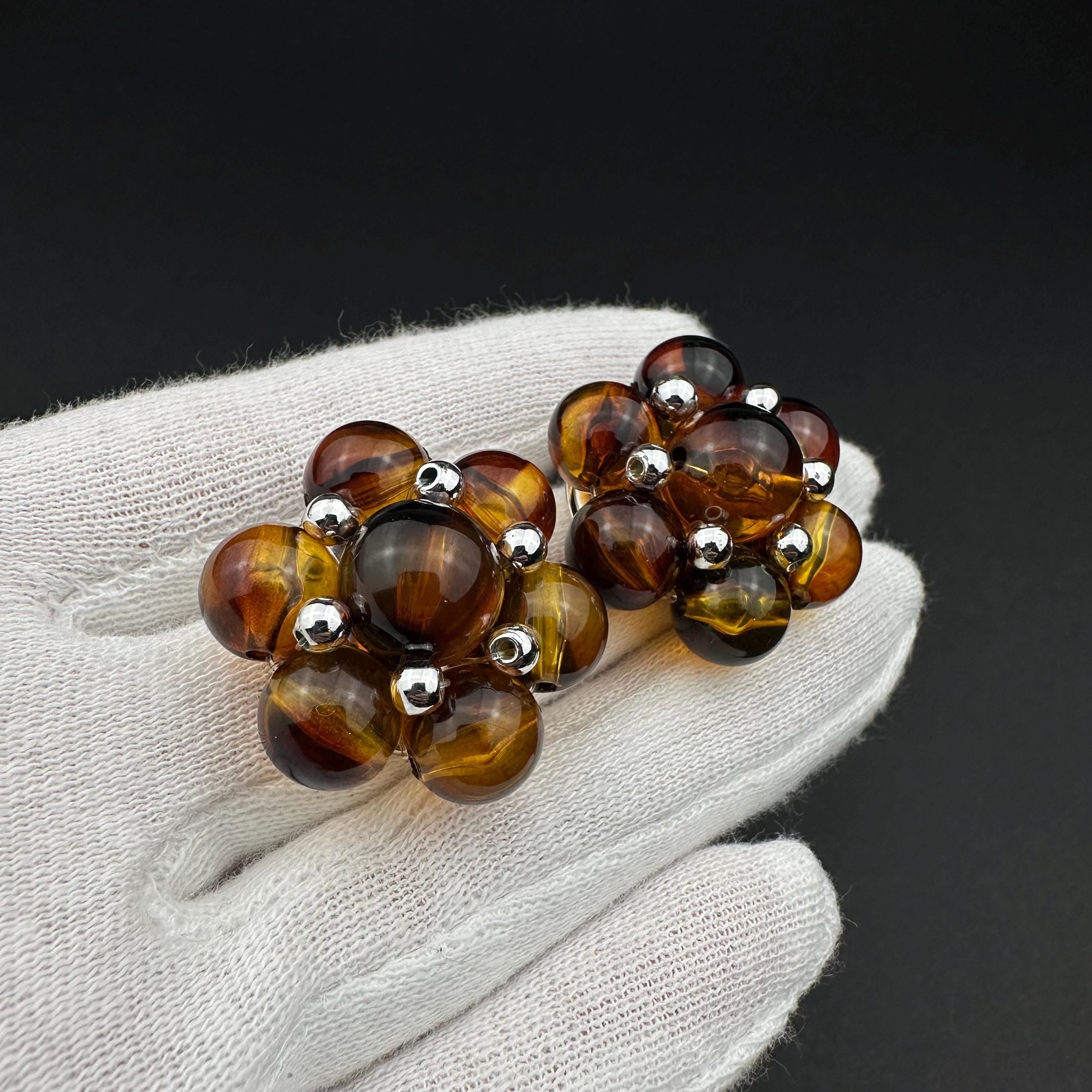 Vintage brown plastic beads clip-on earrings, Retro flower cluster earrings, 1960s statement jewelry
