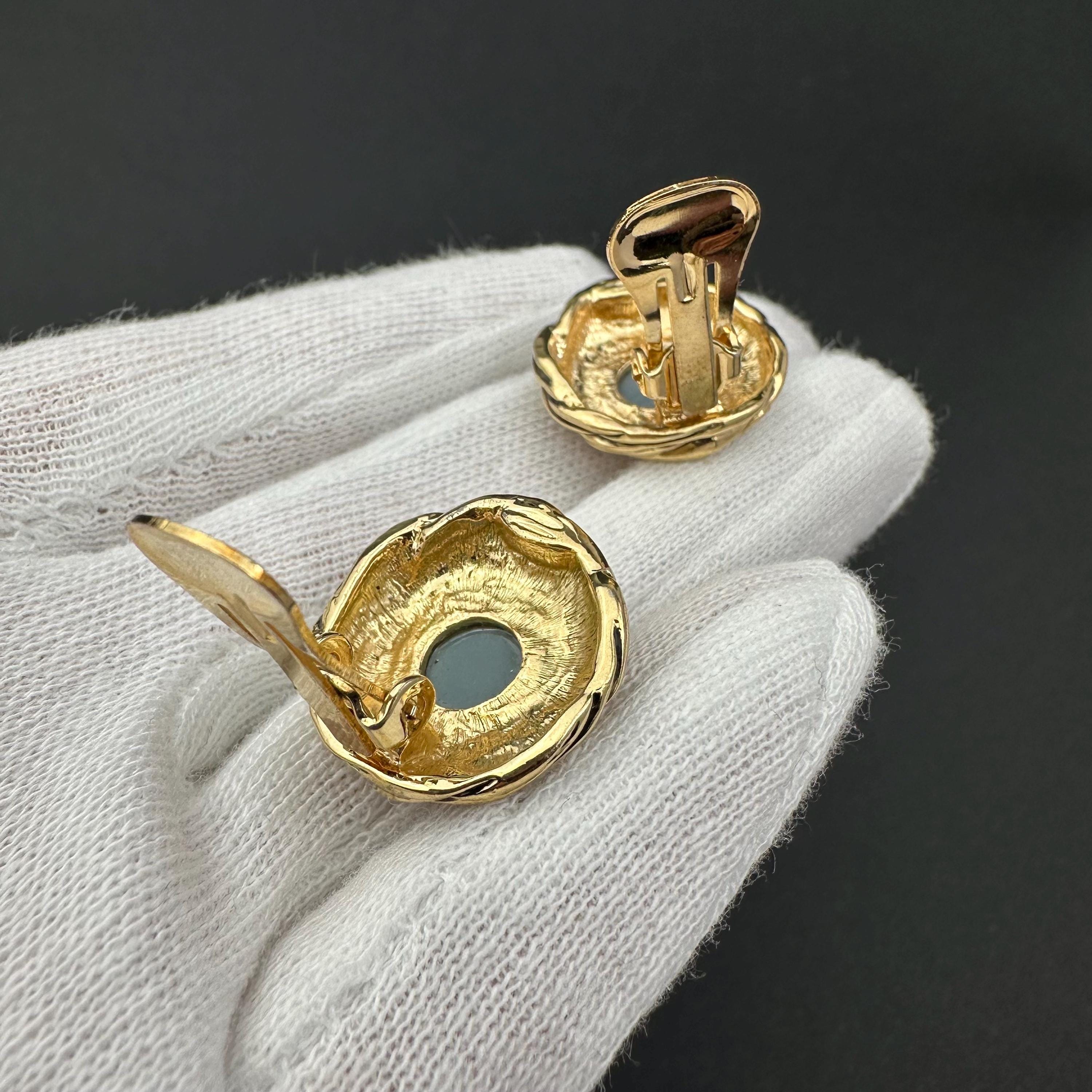 Vintage gold tone and amber glass stones clip-on earrings