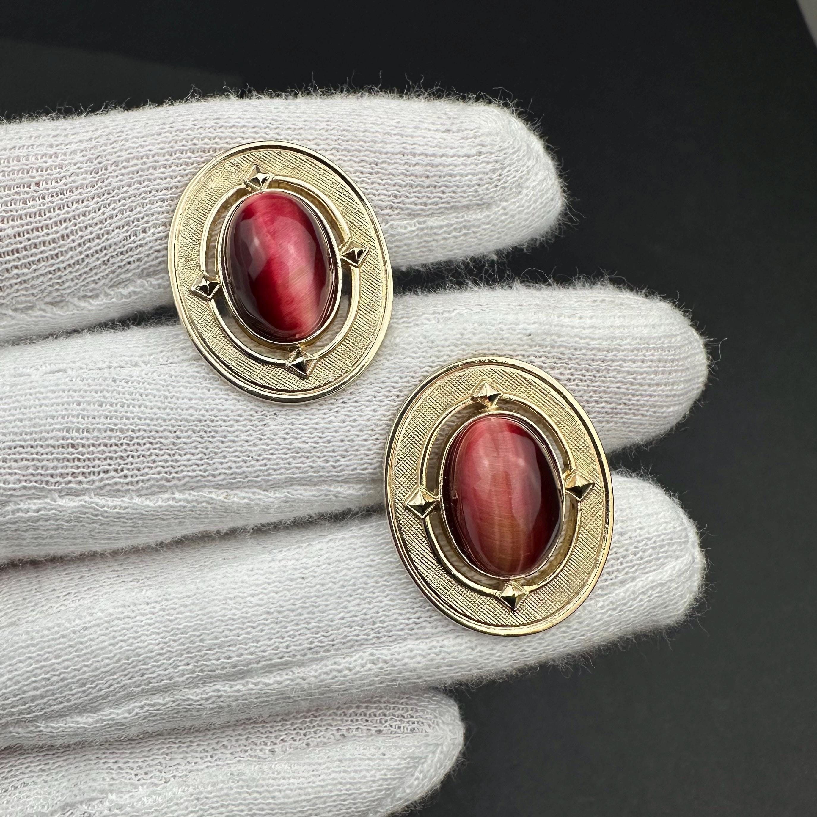 Vintage Dante gold-tone and red cat’s rye cabochons cufflinks