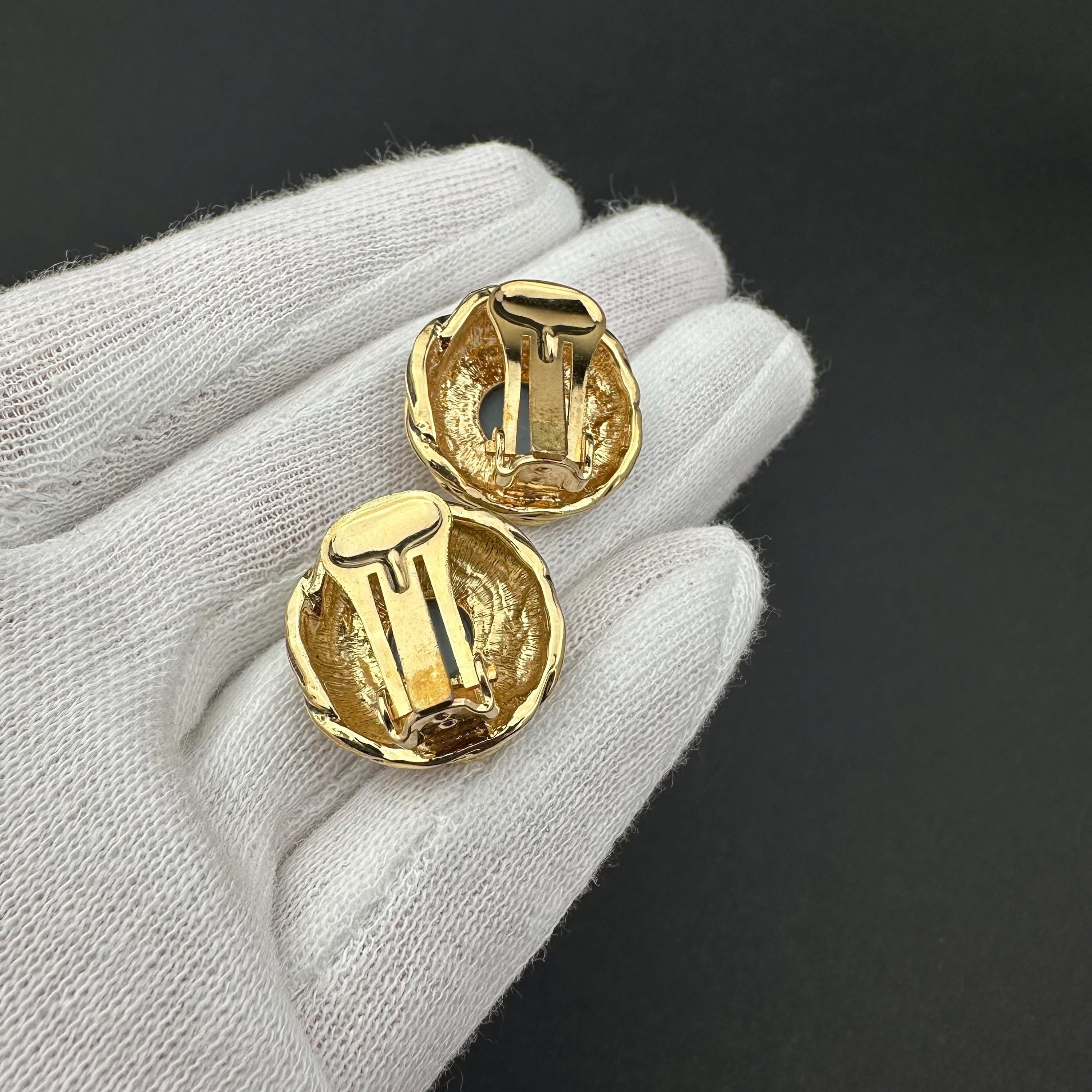 Vintage gold tone and amber glass stones clip-on earrings