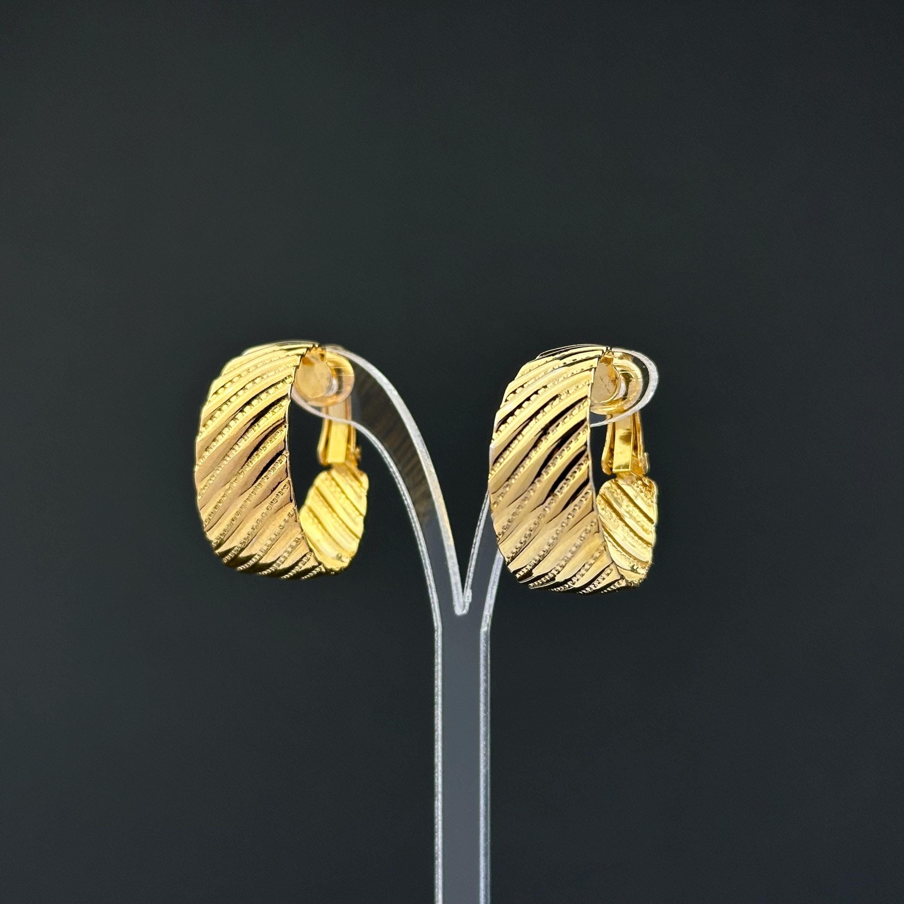 Vintage Y.R. gold-tone textured hoop clip-on earrings