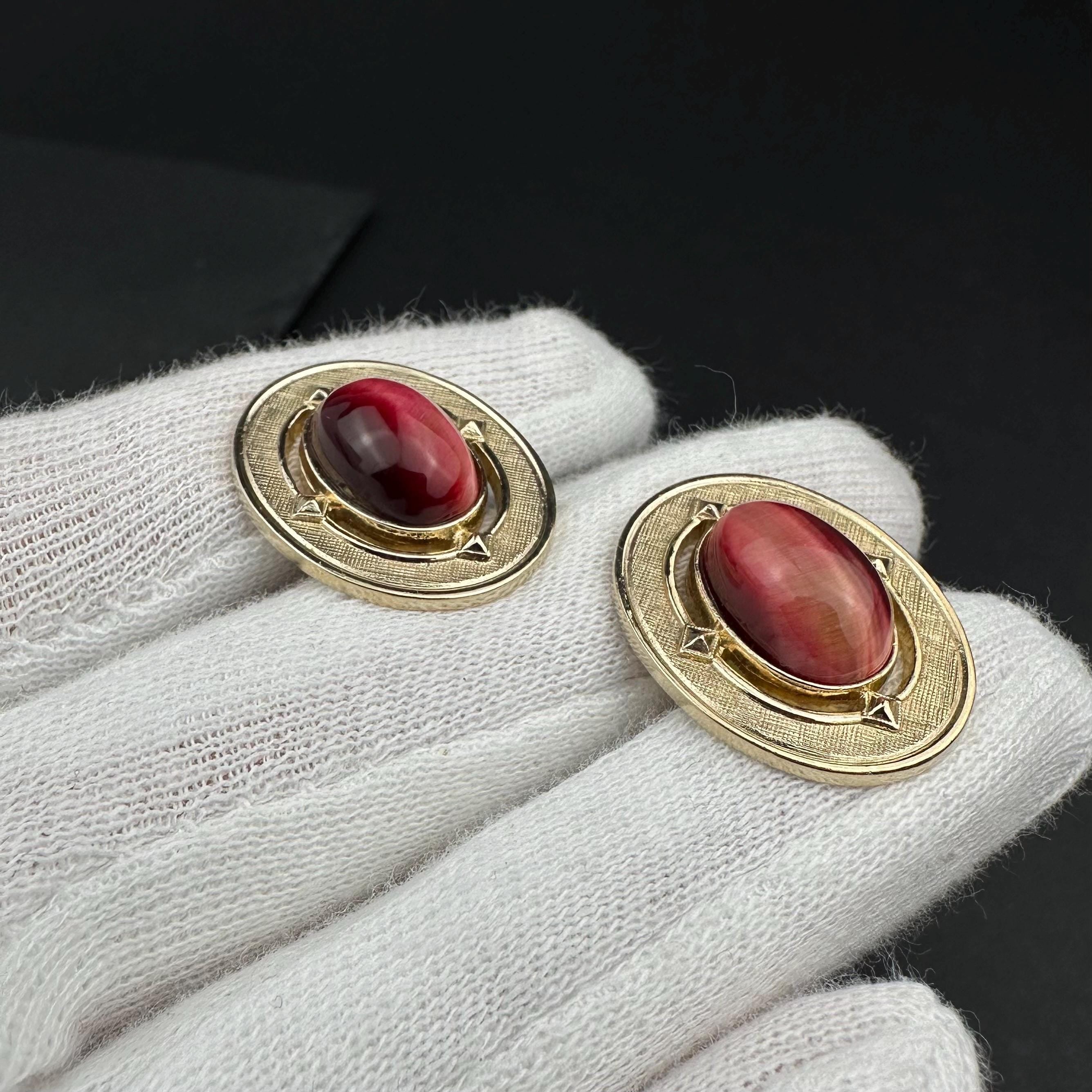 Vintage Dante gold-tone and red cat’s rye cabochons cufflinks