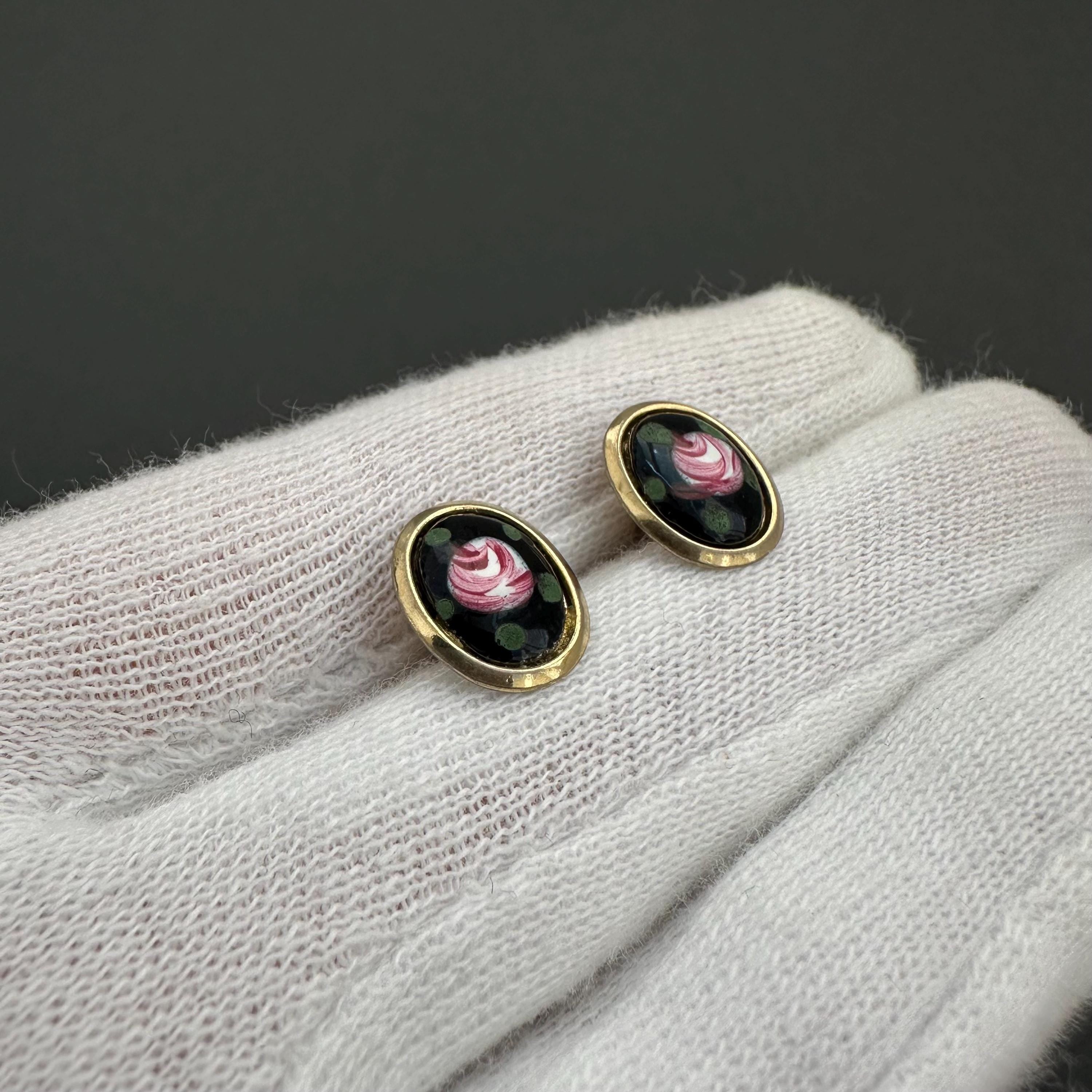 Vintage floral and black enamel small stud earrings
