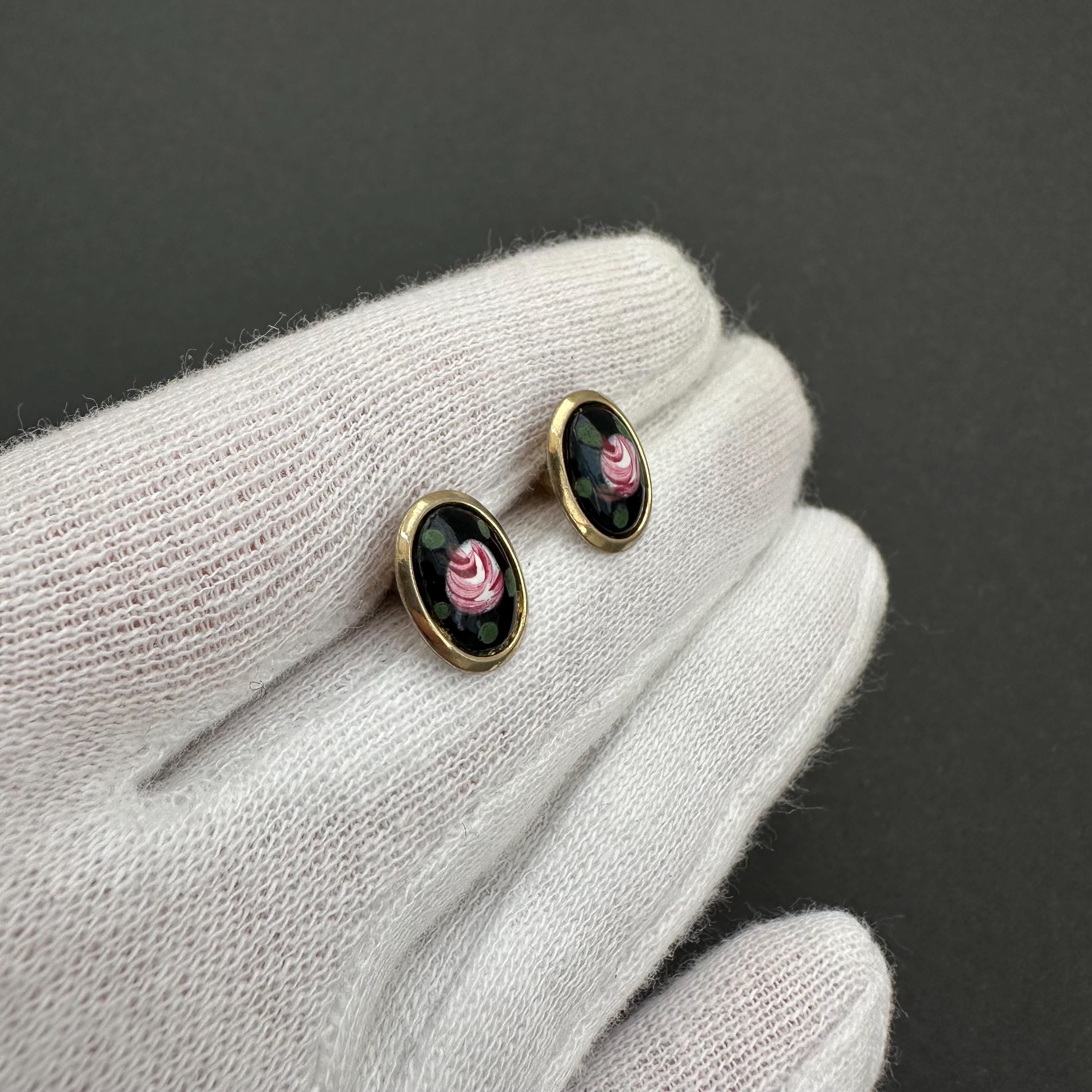 Vintage floral and black enamel small stud earrings