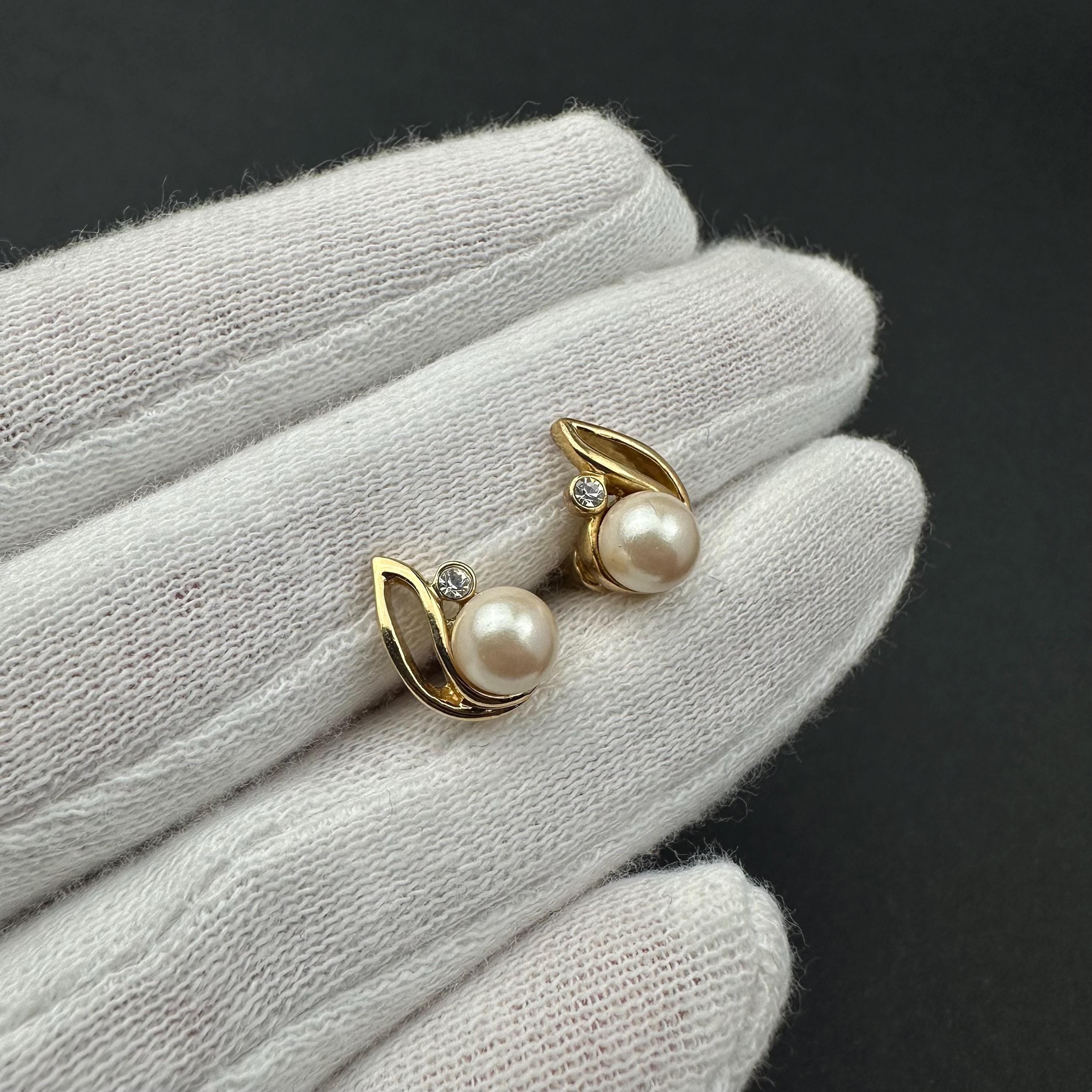 Vintage gold tone and faux pearl leaf earrings