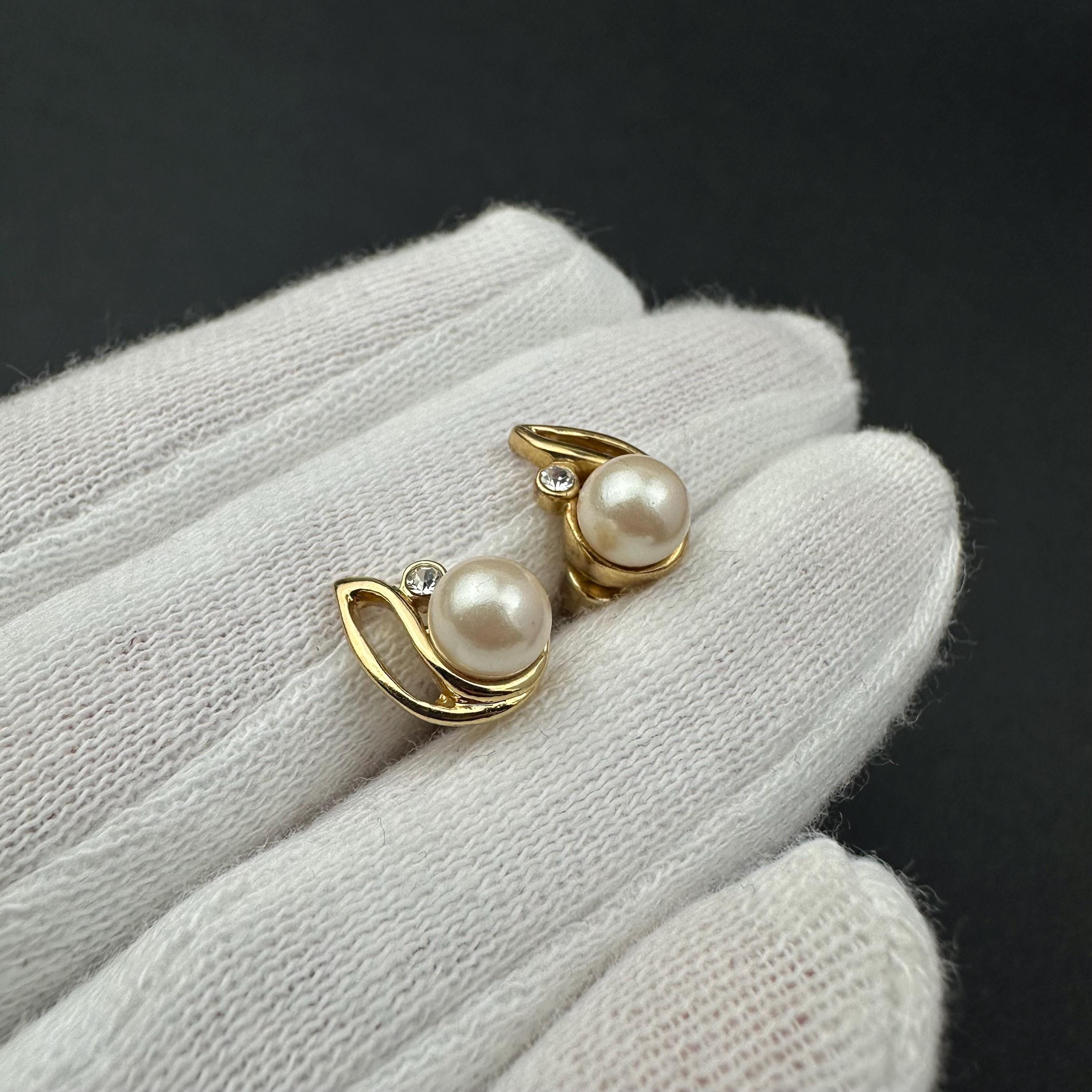 Vintage gold tone and faux pearl leaf earrings