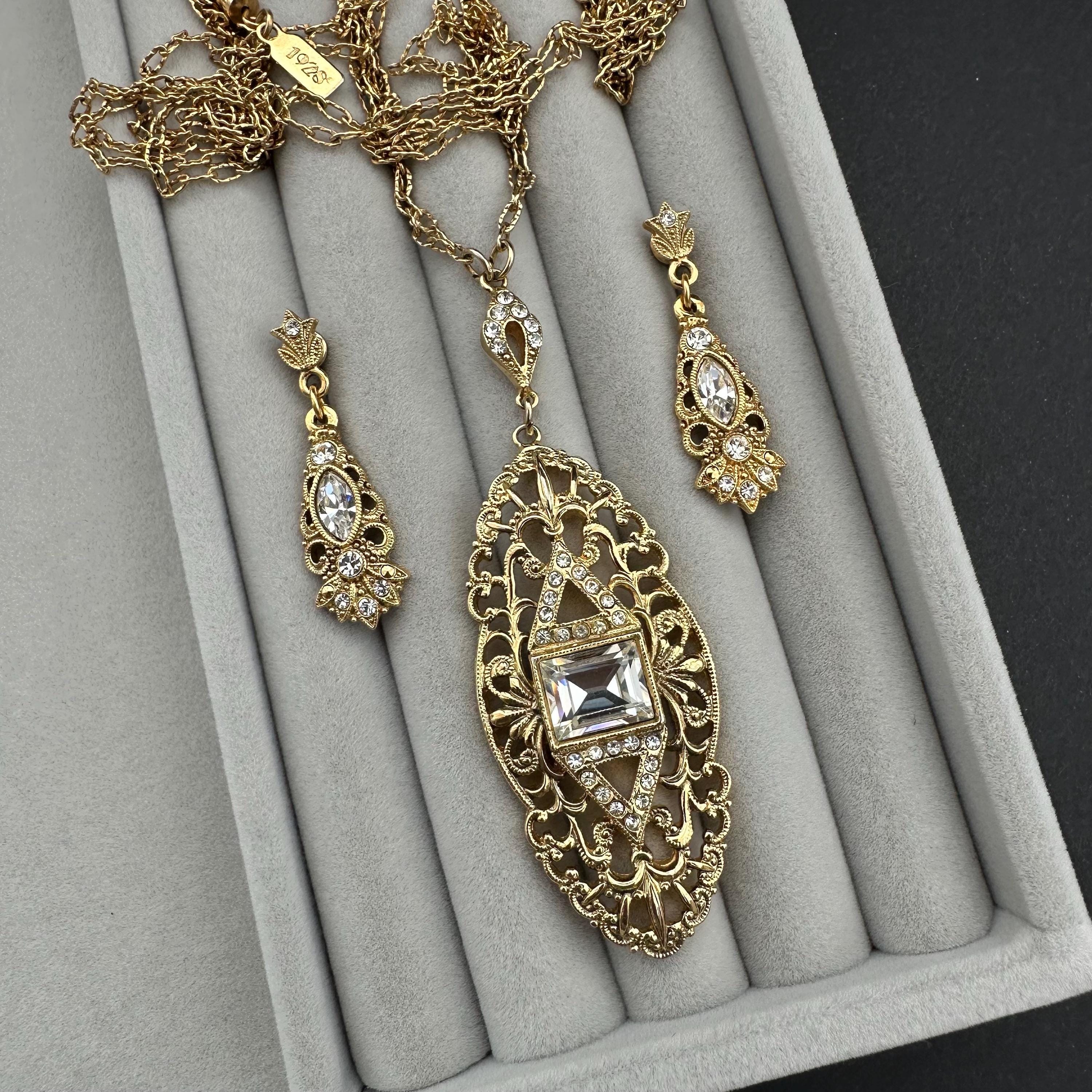Vintage 1928 gold tone filigree rhinestone jewelry set