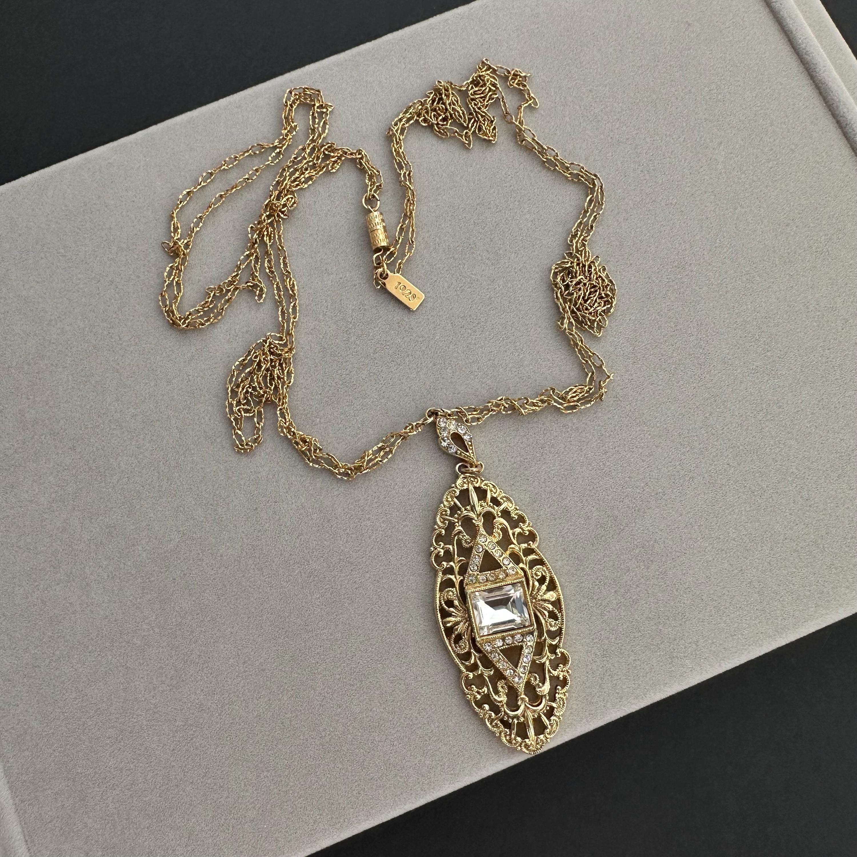 Vintage 1928 gold tone filigree rhinestone jewelry set