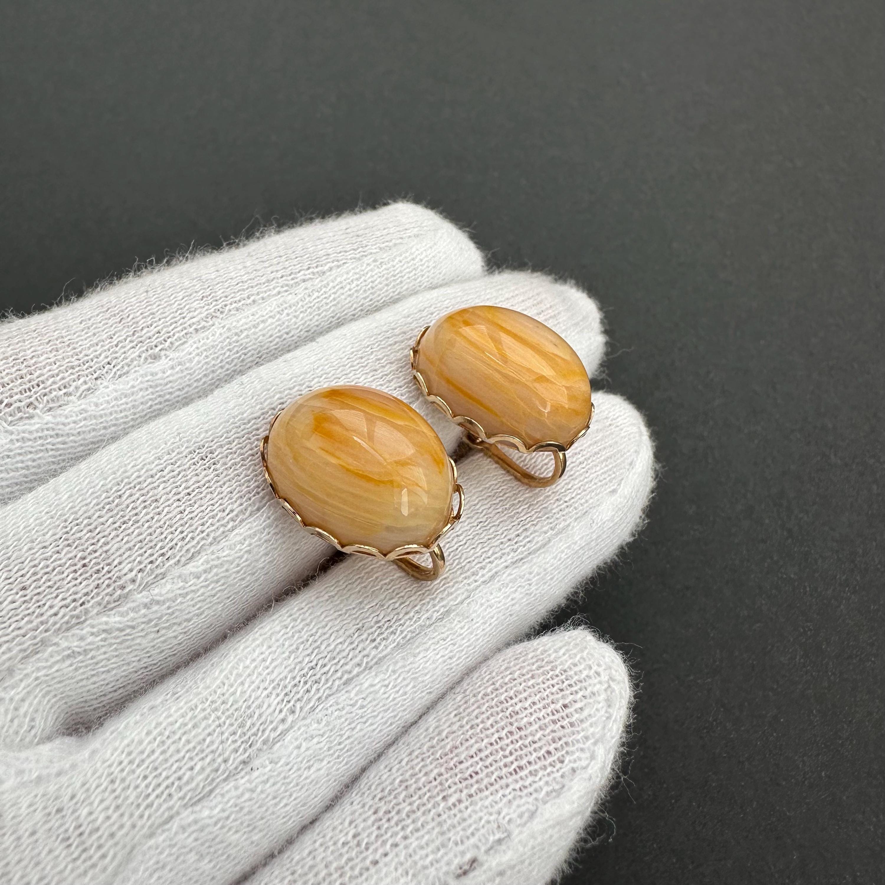 Vintage gold tone and yellow cabochon screw-back earrings