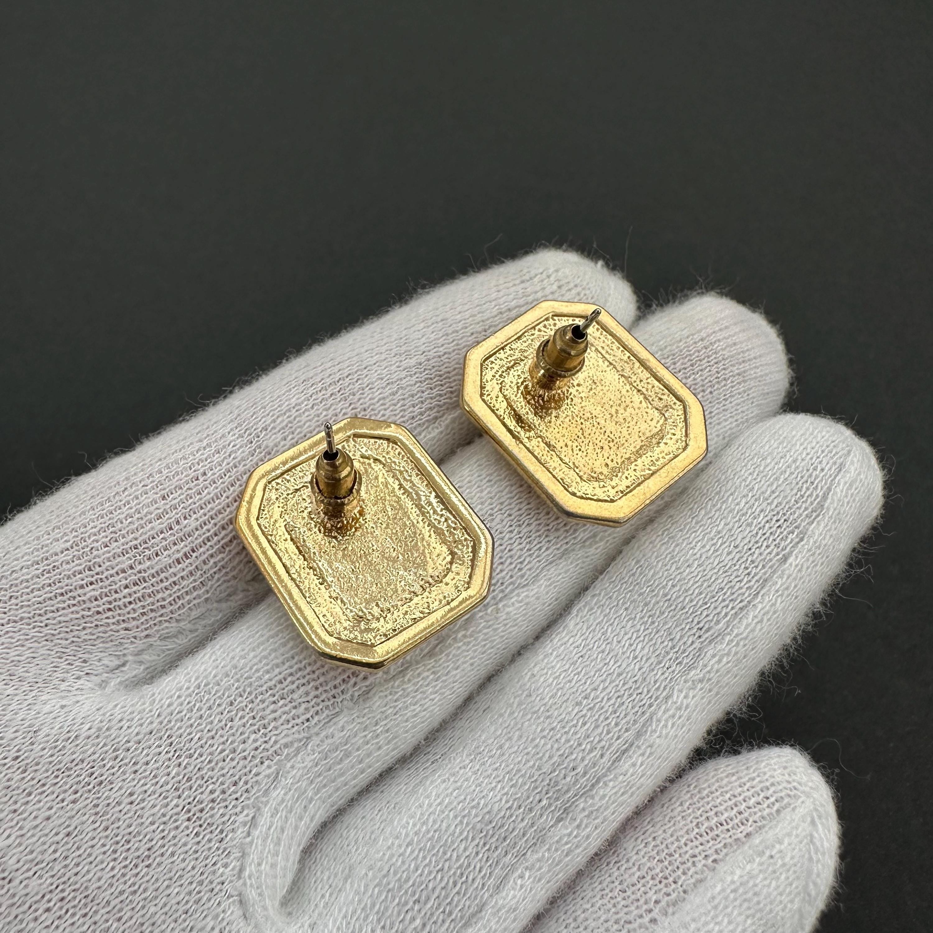 Vintage gold tone and green stud earrings