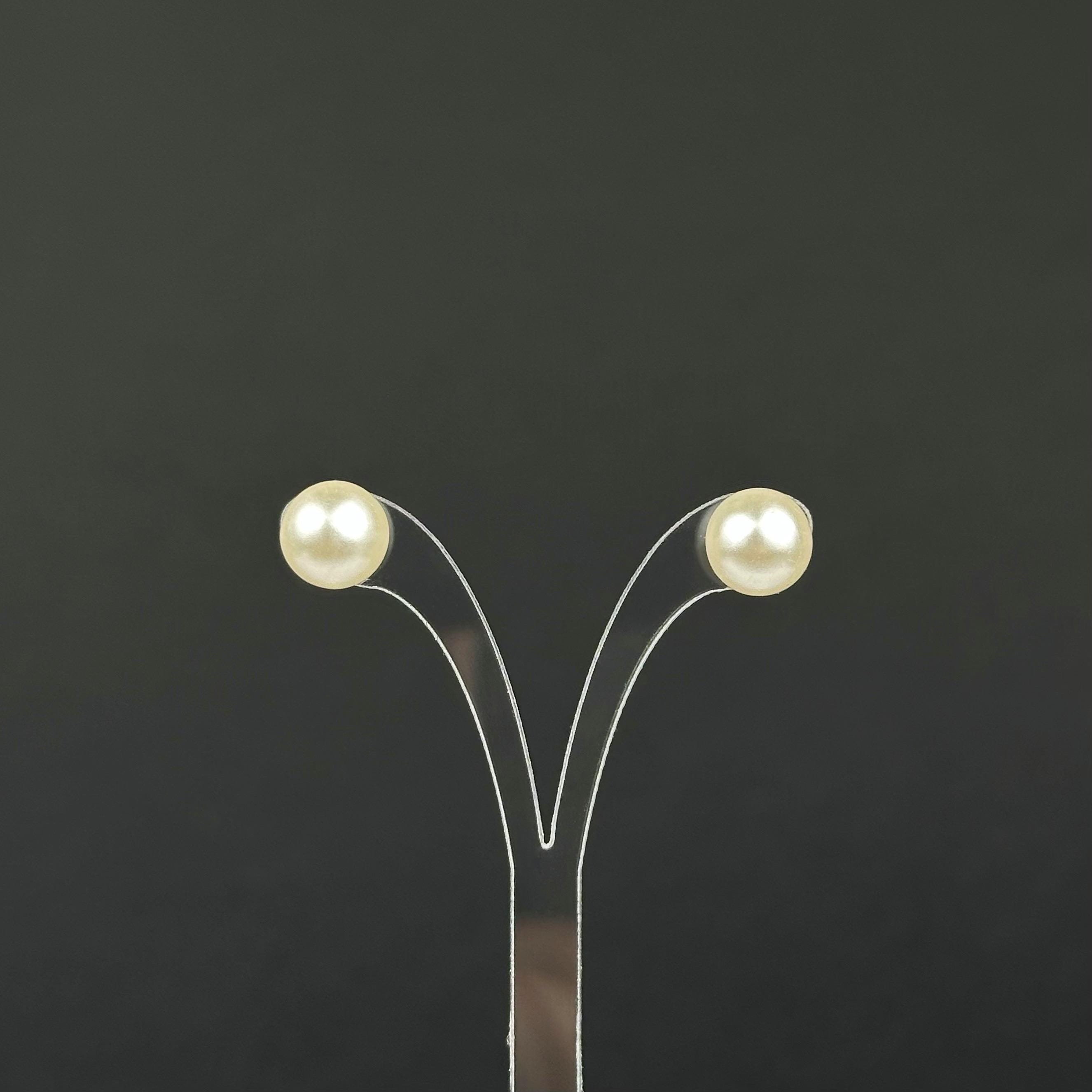 Vintage faux pearl dellicat earrings