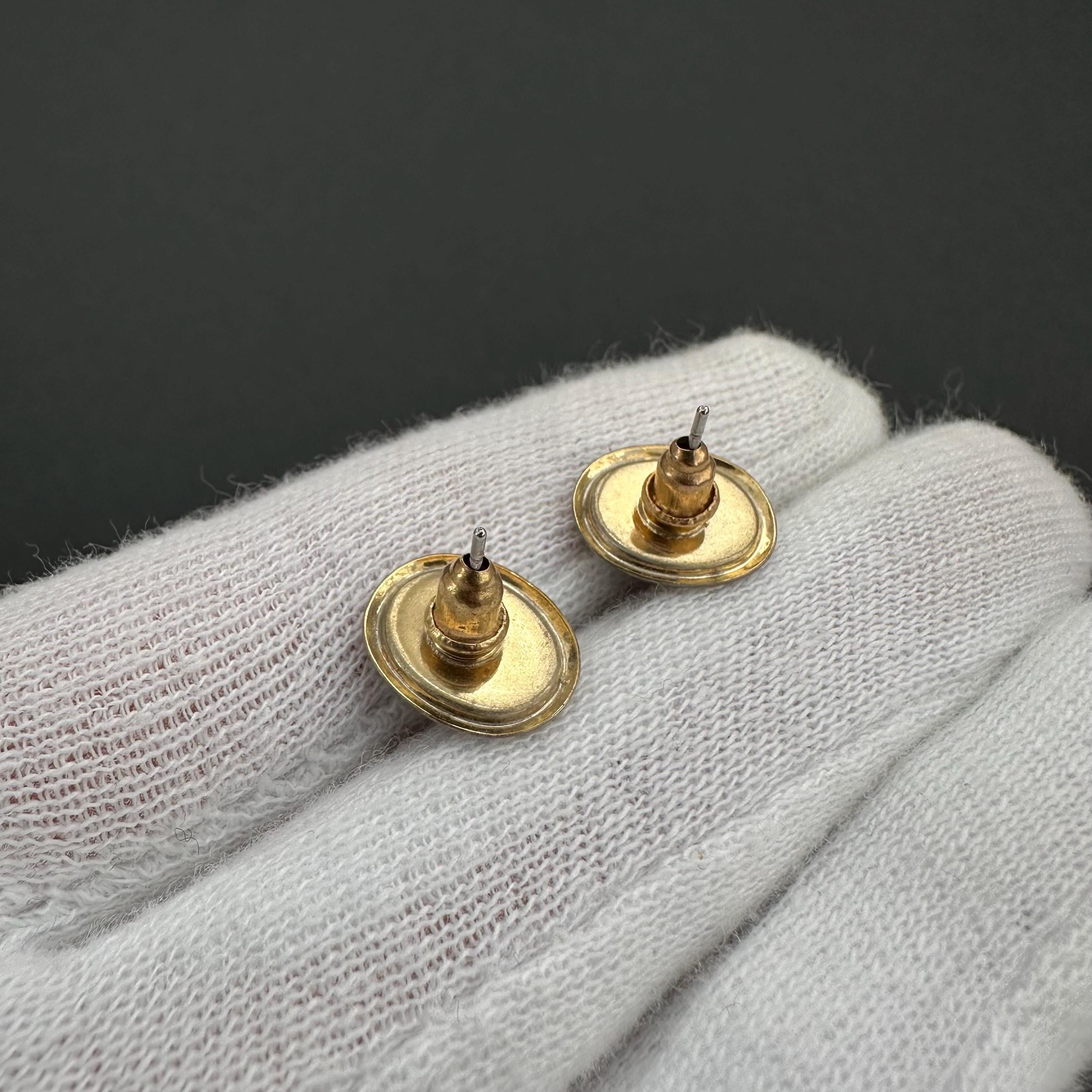 Vintage floral and black enamel small stud earrings