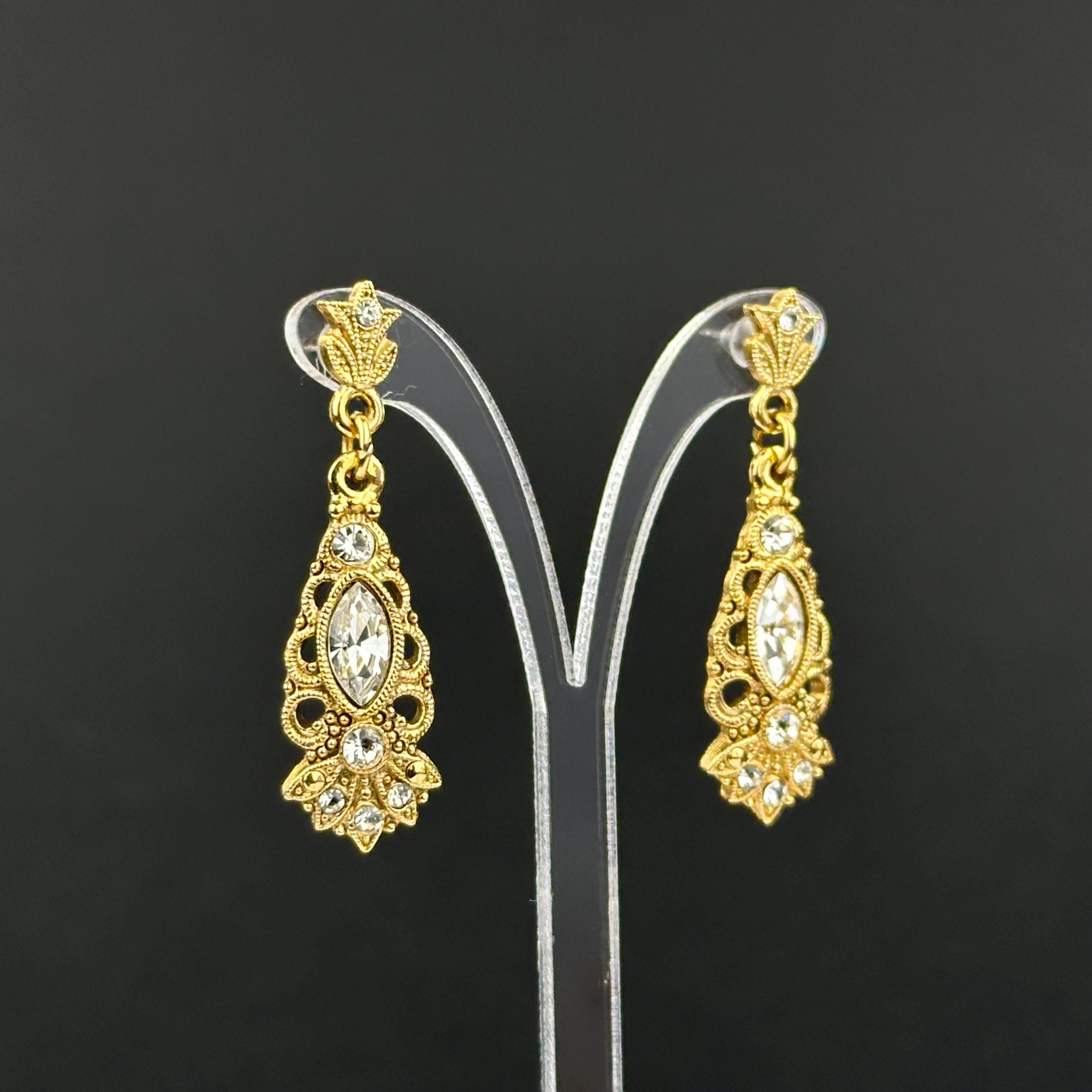 Vintage 1928 gold tone filigree rhinestone jewelry set