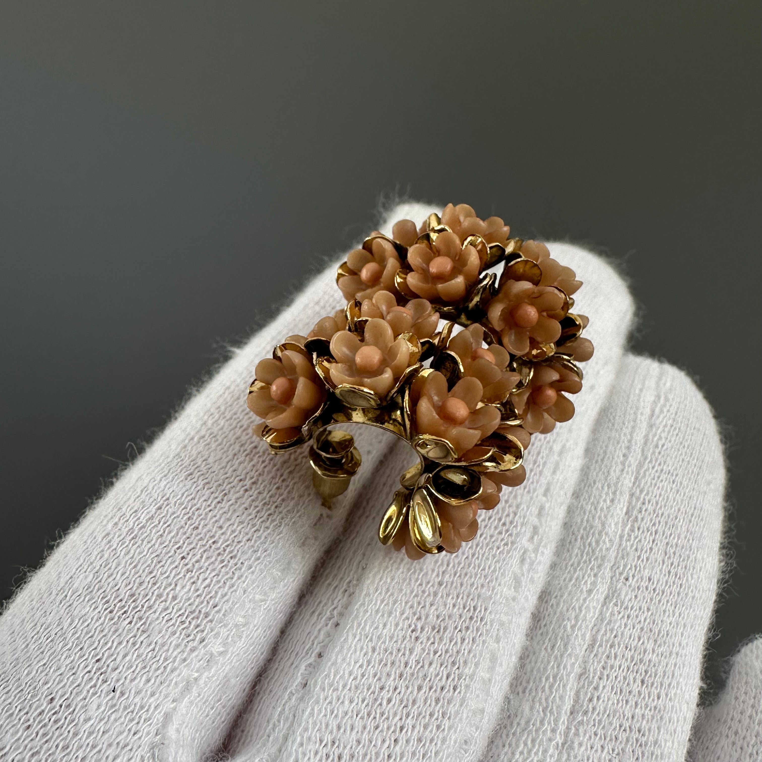 Vintage beige plastic flower hoop earrings