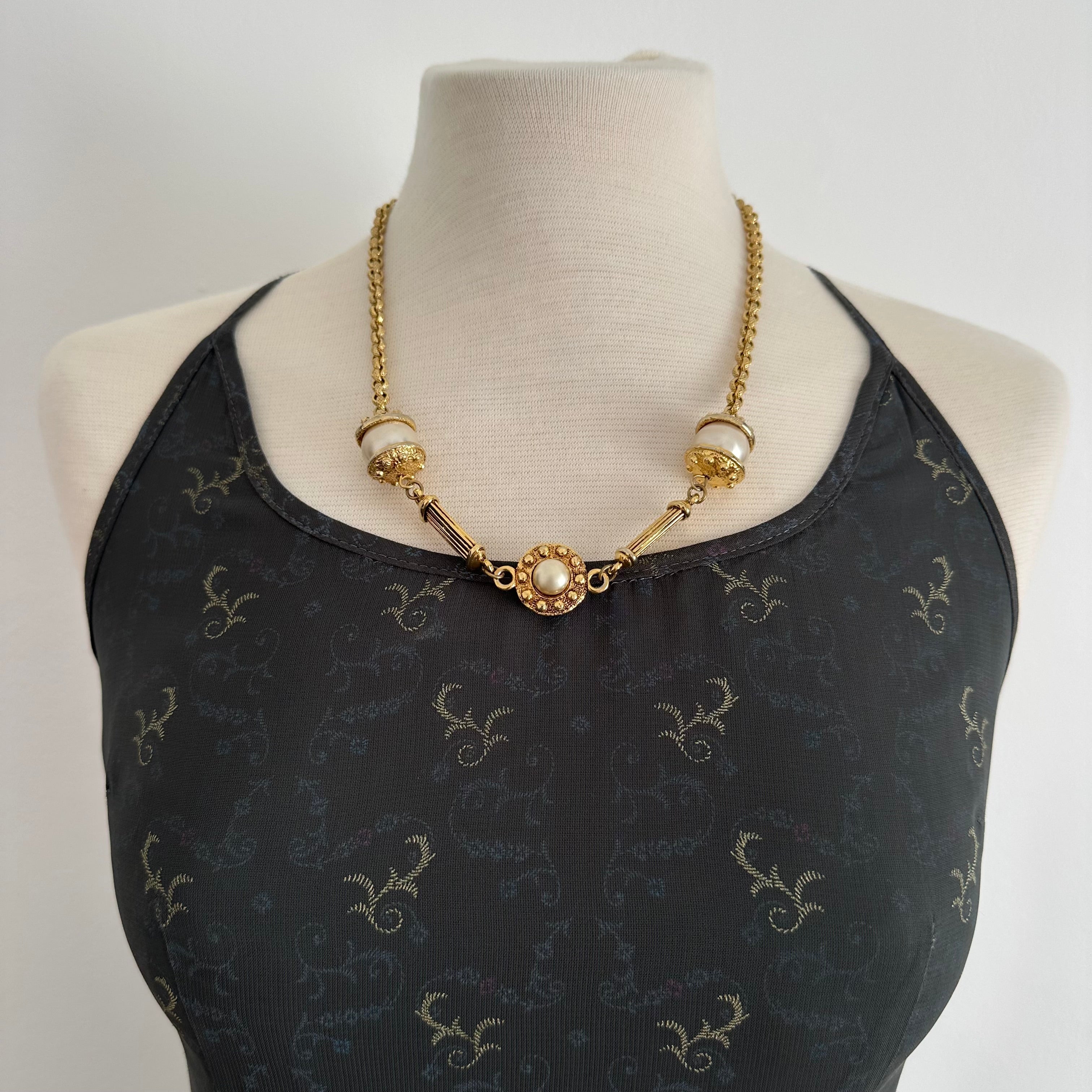 Vintage gold-tone and faux pearls choker necklace