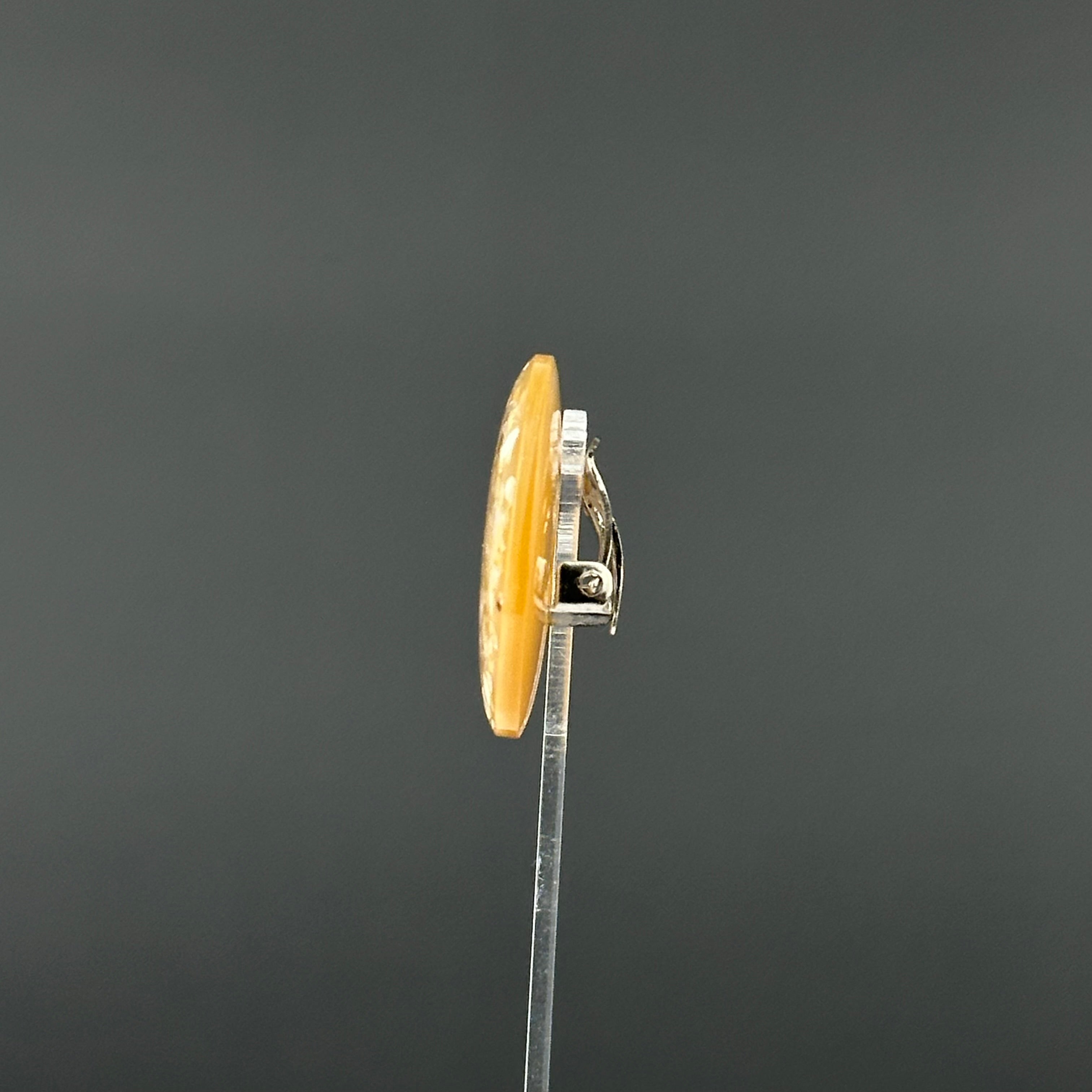 Vintage beige confetti round clip-on earringss